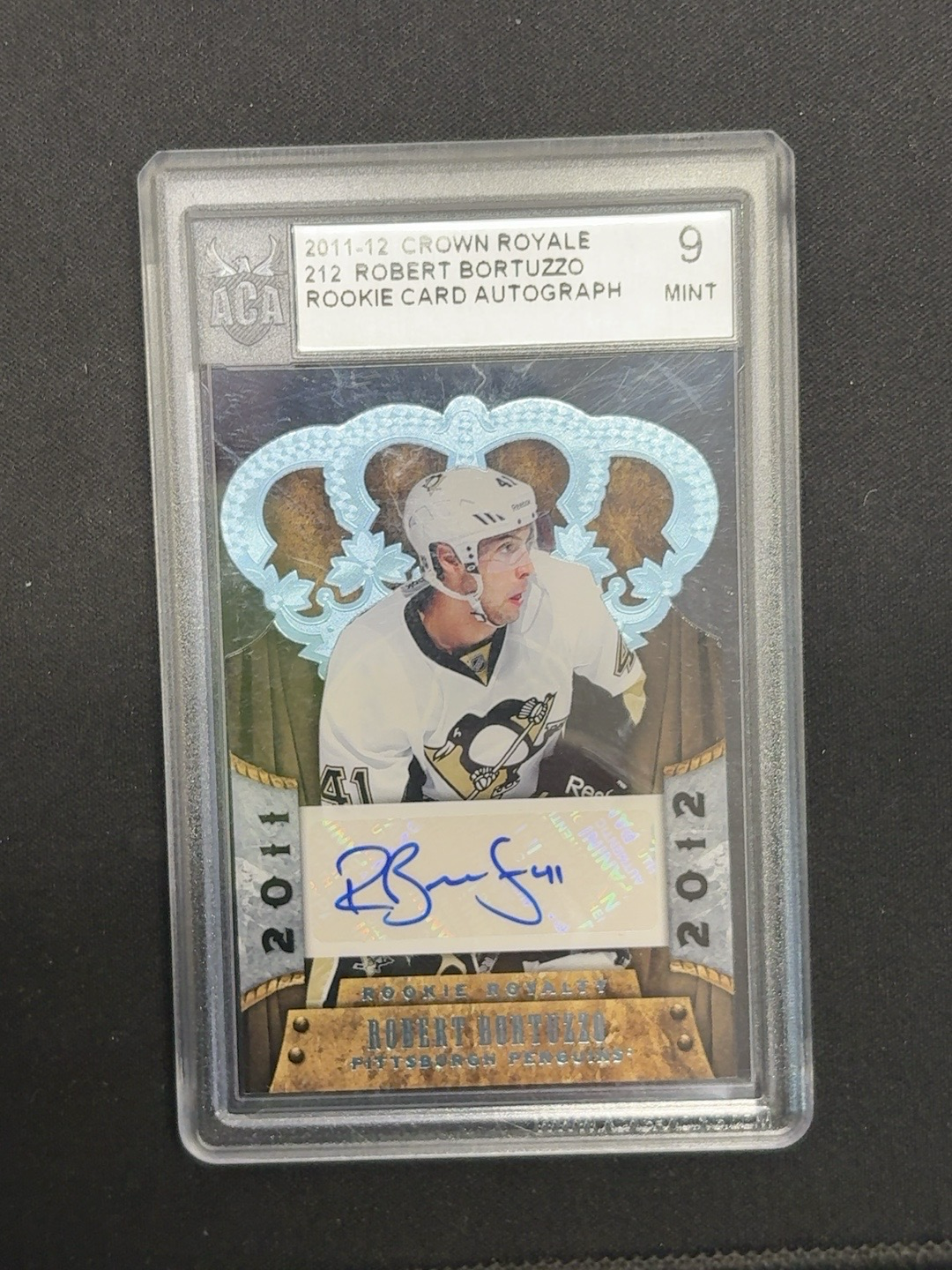 LOT 2026-344 — Carte recrue autographiée Robert Bortuzzo – 2011-12 Crown Royale – Graded 9… — photo 1