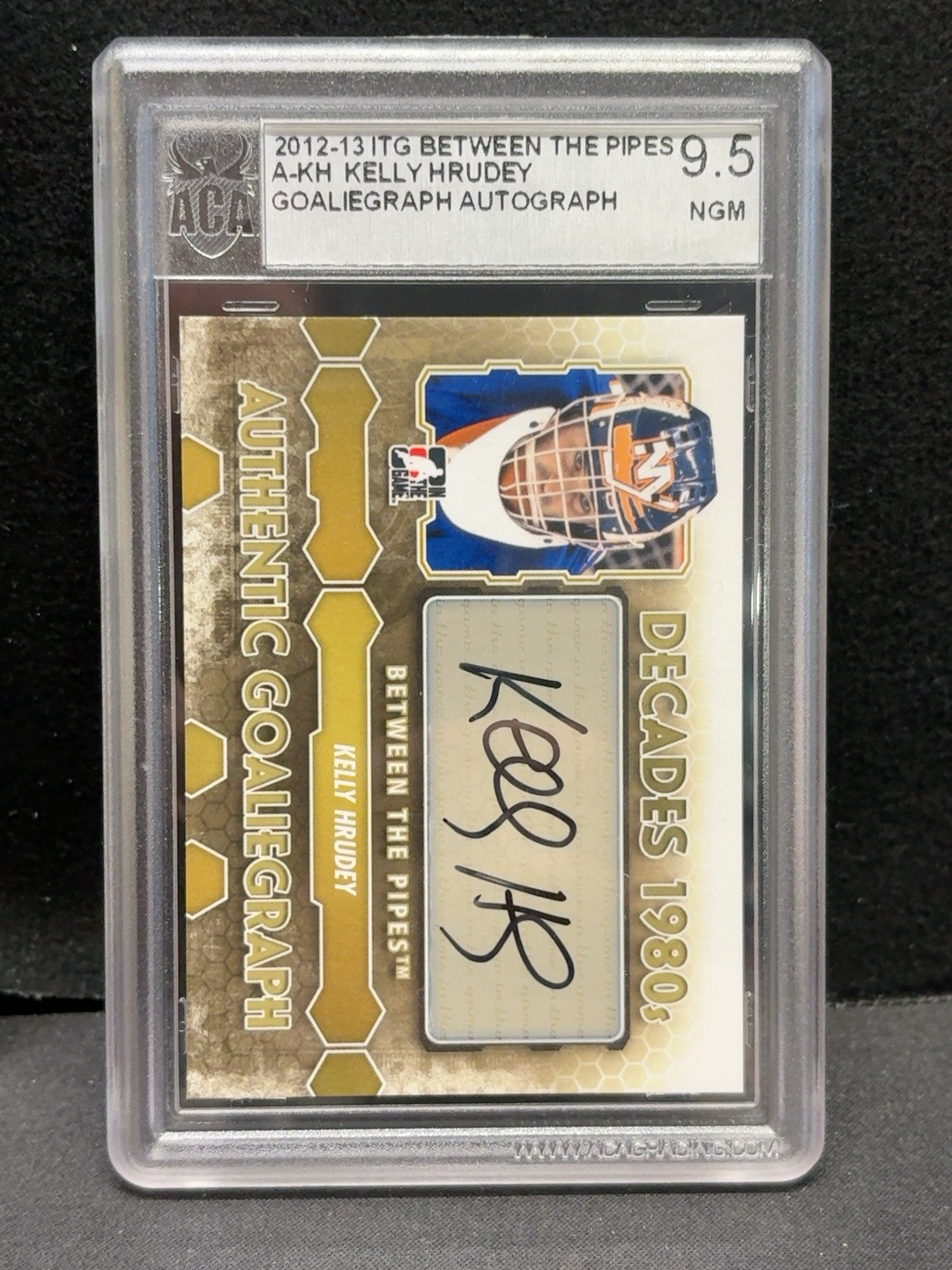 LOT 2026-346 — Carte de hockey autographiée – Kelly Hrudey – ITG Between The Pipes 2012-13 — photo 1