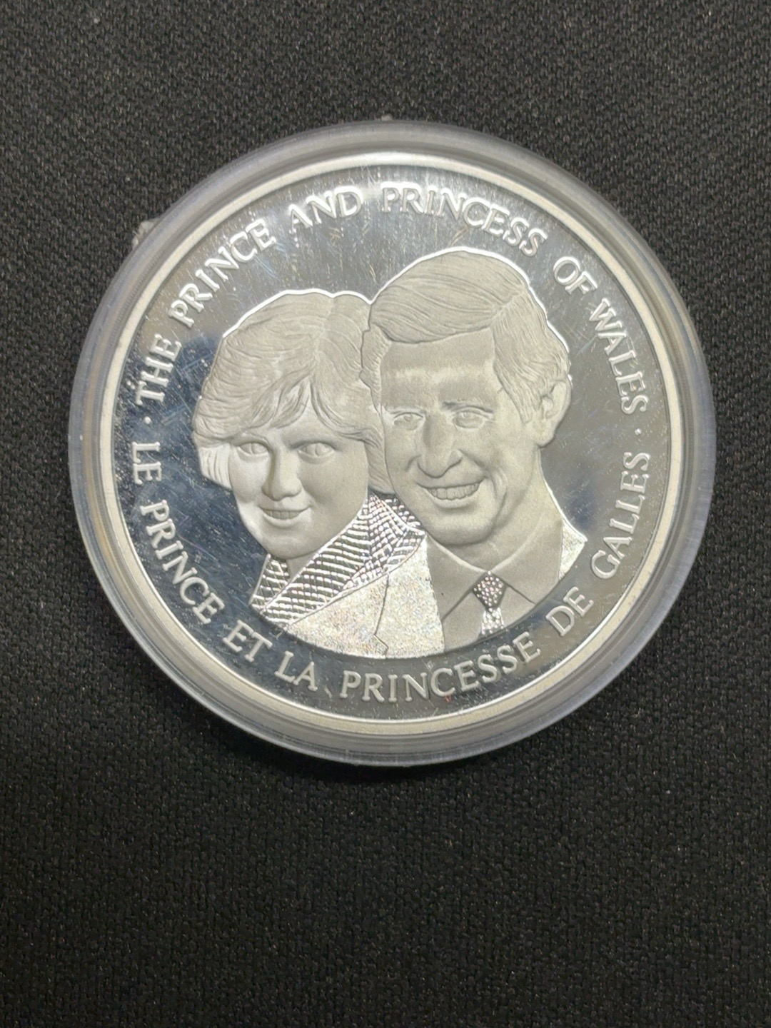 LOT 2026-352 — Médaille commémorative en argent sterling – Prince Charles et Lady Diana –… — photo 1