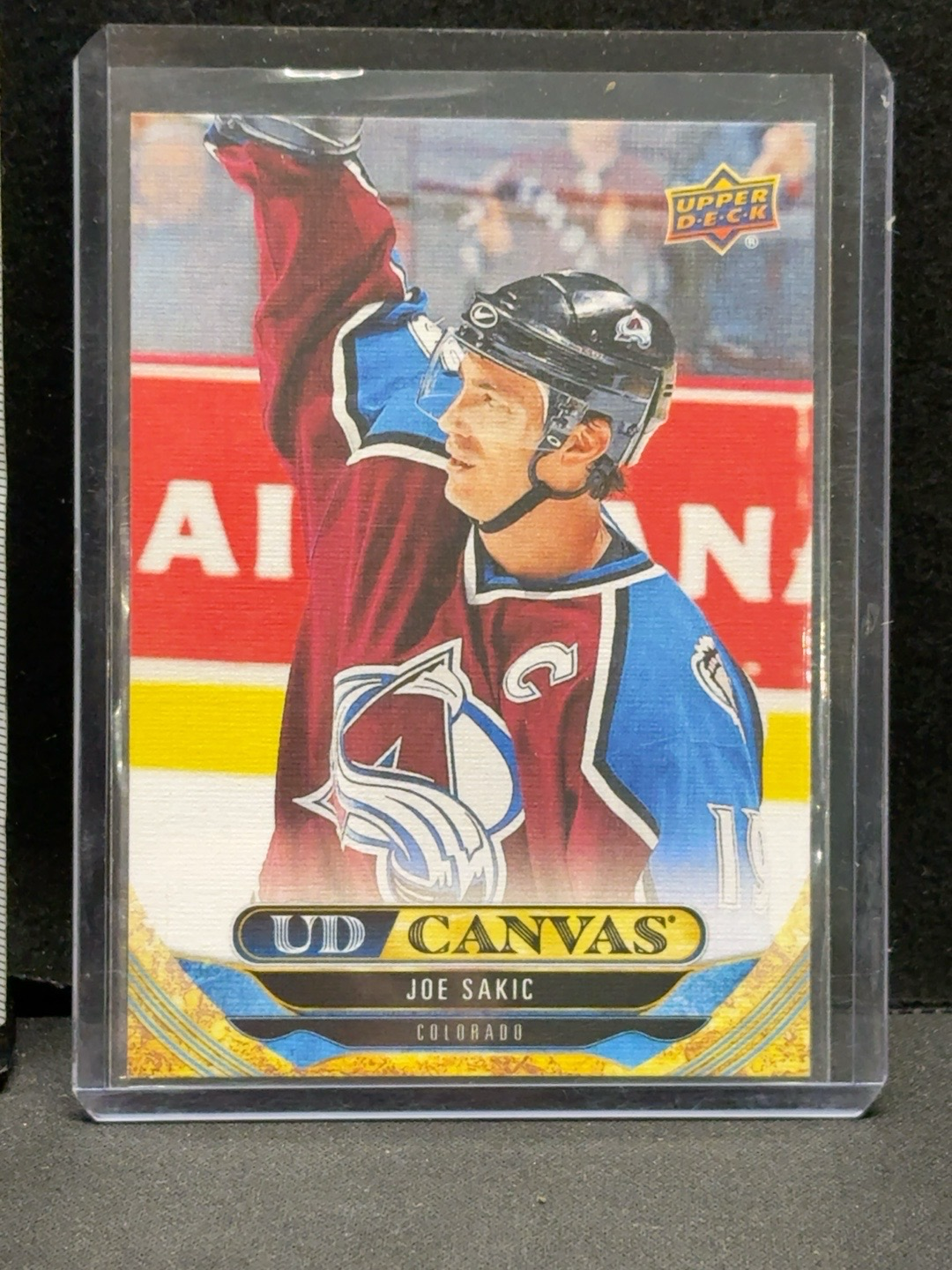 LOT 2026-361 — Carte de hockey Joe Sakic – Upper Deck Canvas – Colorado Avalanche — photo 1