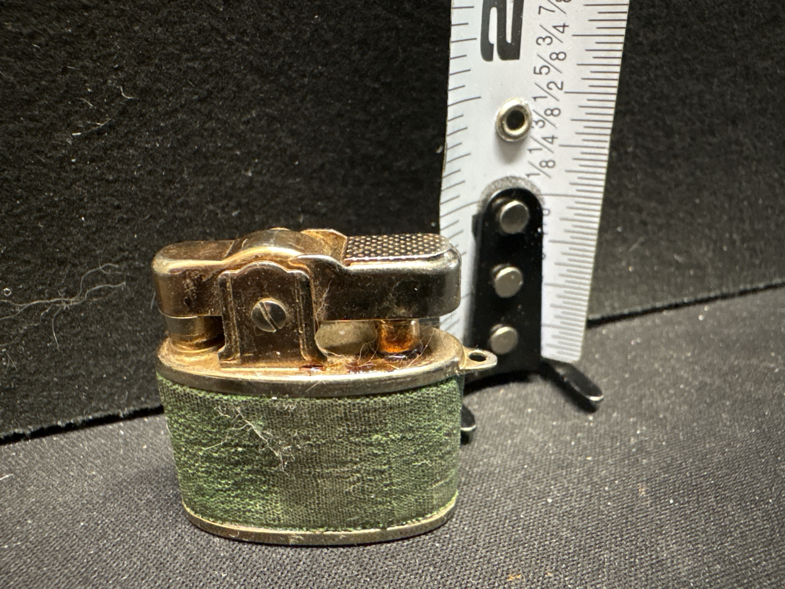 LOT 2026-375 — Briquet vintage ETN Golden Seal, de couleur dorée avec revêtement vert texturé — photo 3