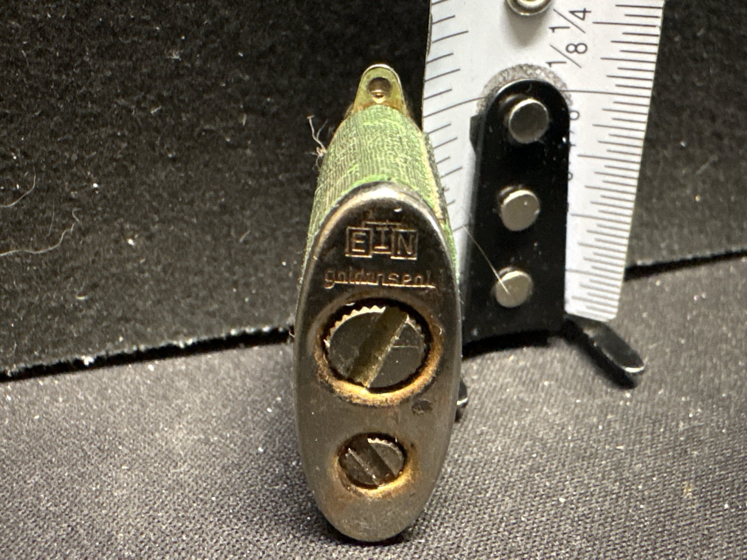 LOT 2026-375 — Briquet vintage ETN Golden Seal, de couleur dorée avec revêtement vert texturé — photo 2