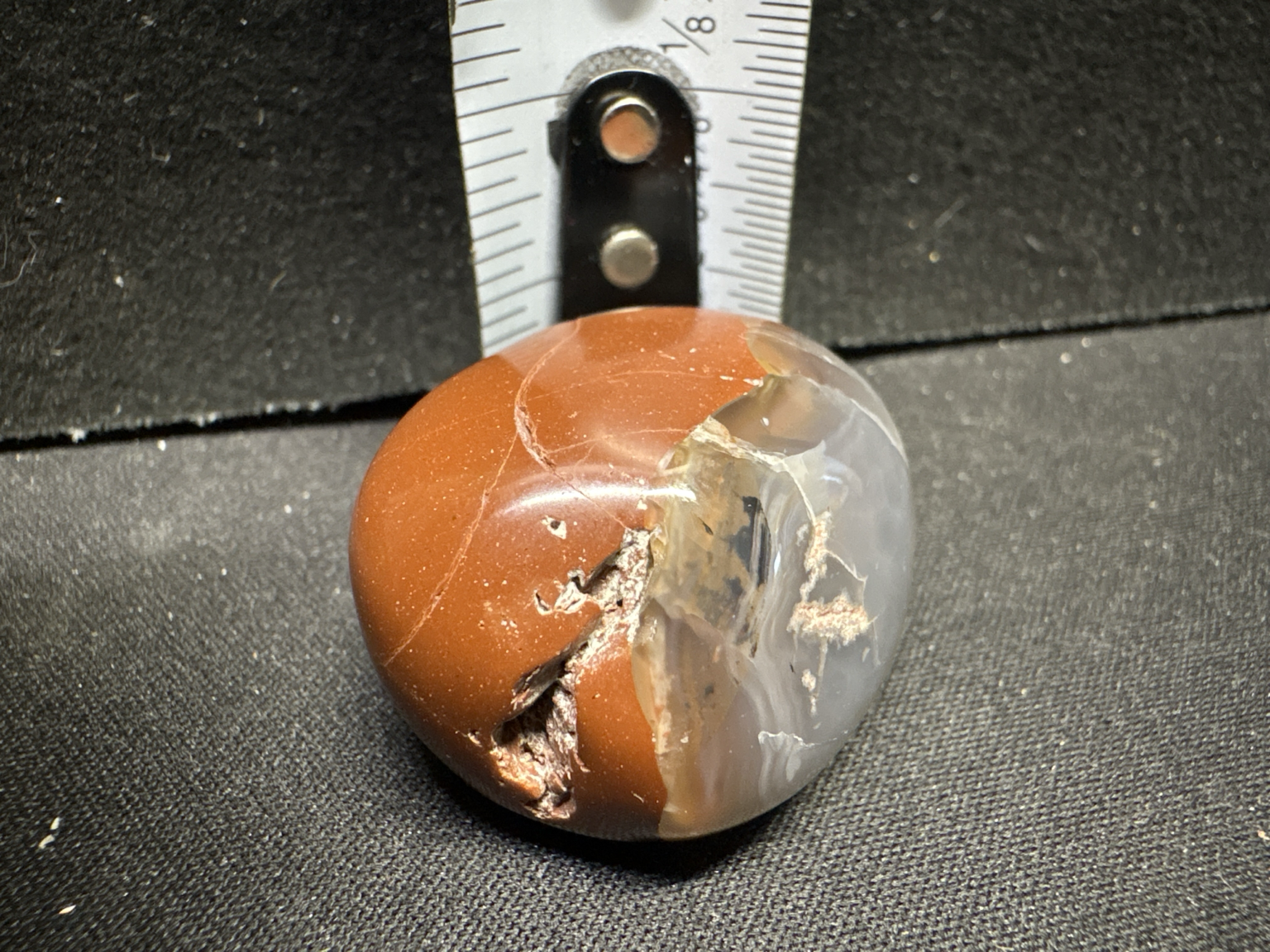 LOT 2026-379 — Pierre naturelle polie – Jaspe / agate, tons rouge-brun et gris — photo 1