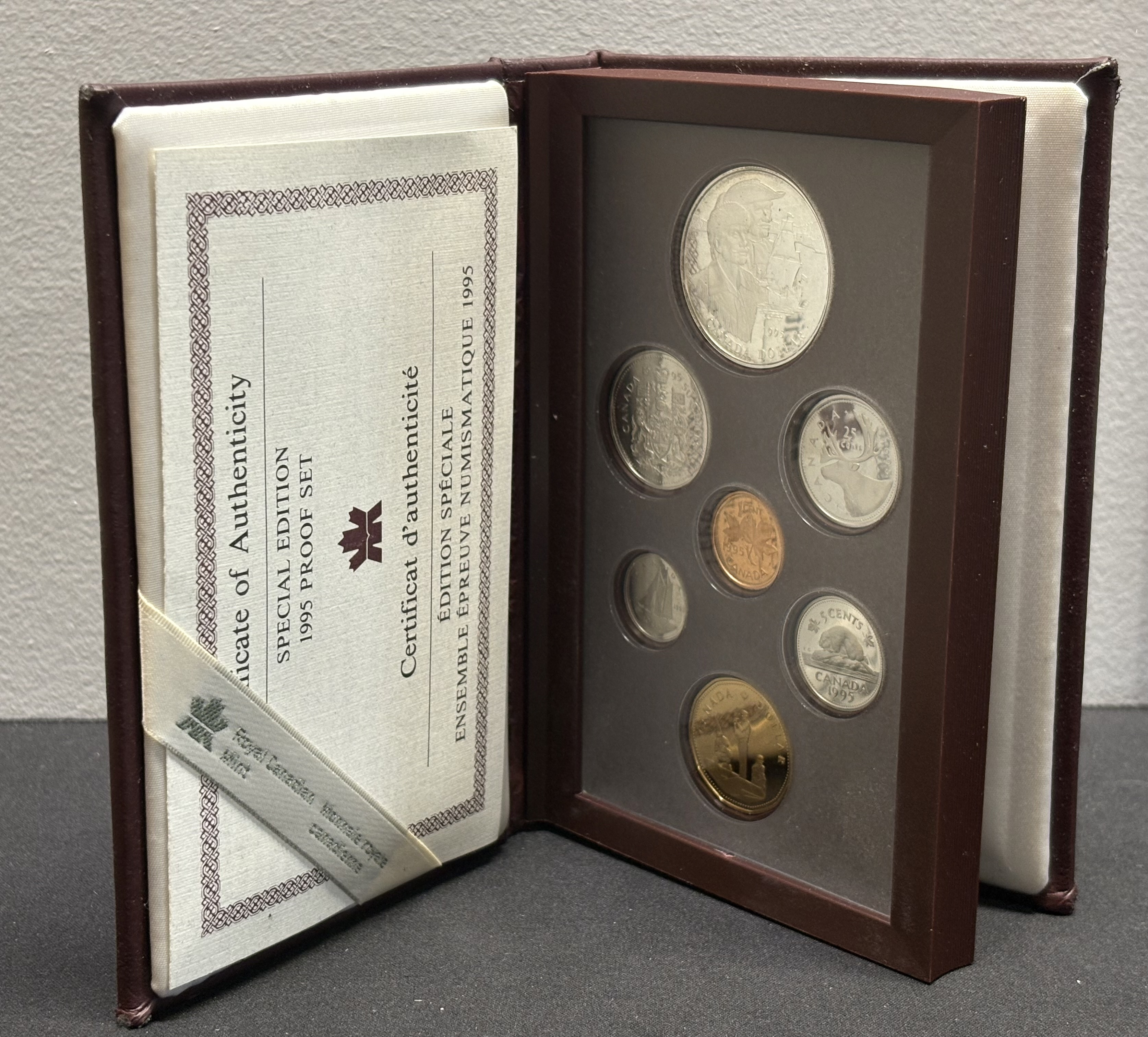 LOT 2026-039 — Ensemble épreuve numismatique Canada 1995 – Édition spéciale – 7 pièces – Dollar en argent — photo 1