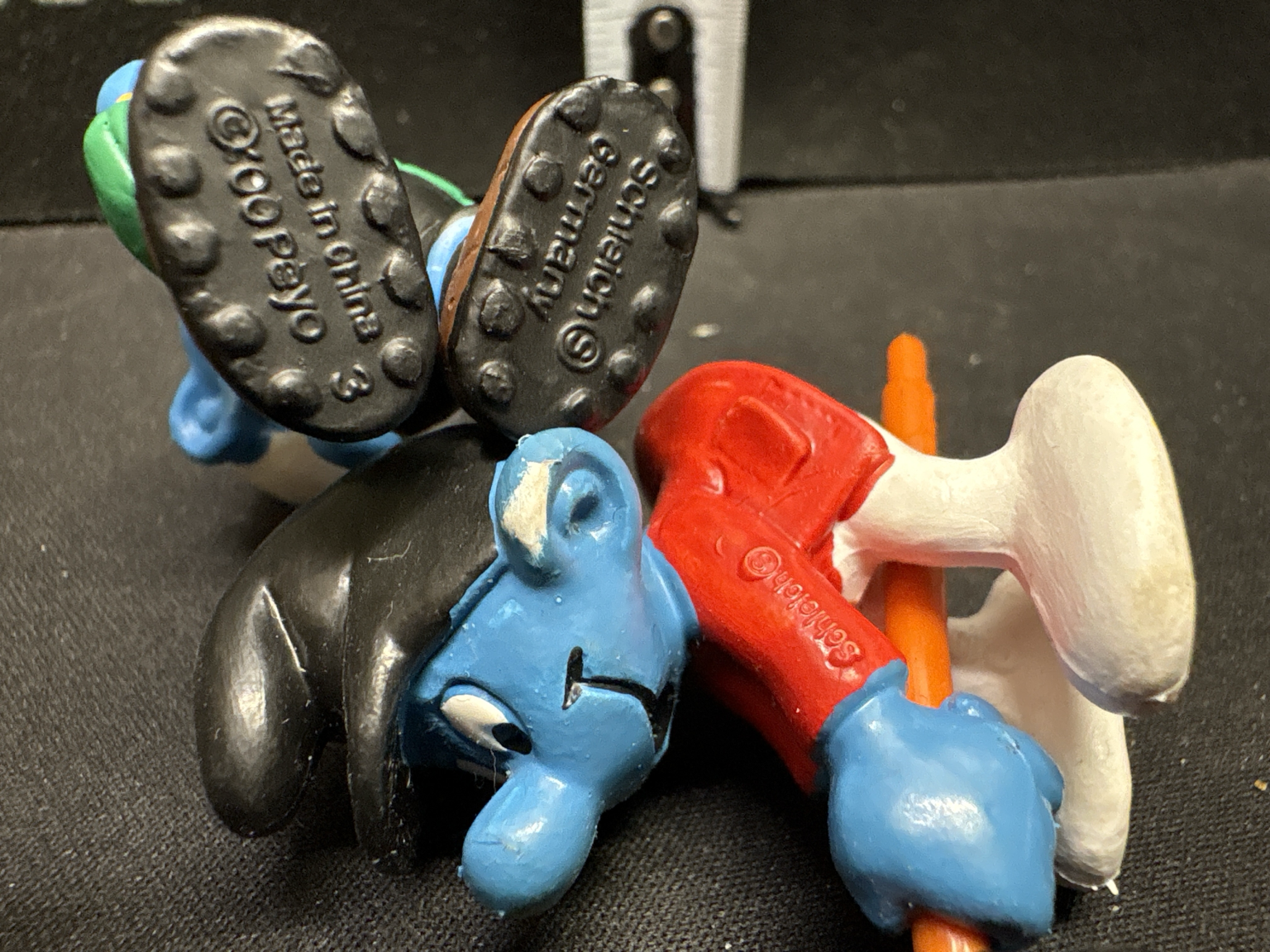 LOT 2026-387 — Lot de 2 figurines Schtroumpfs vintage – Peyo / Schleich — photo 2