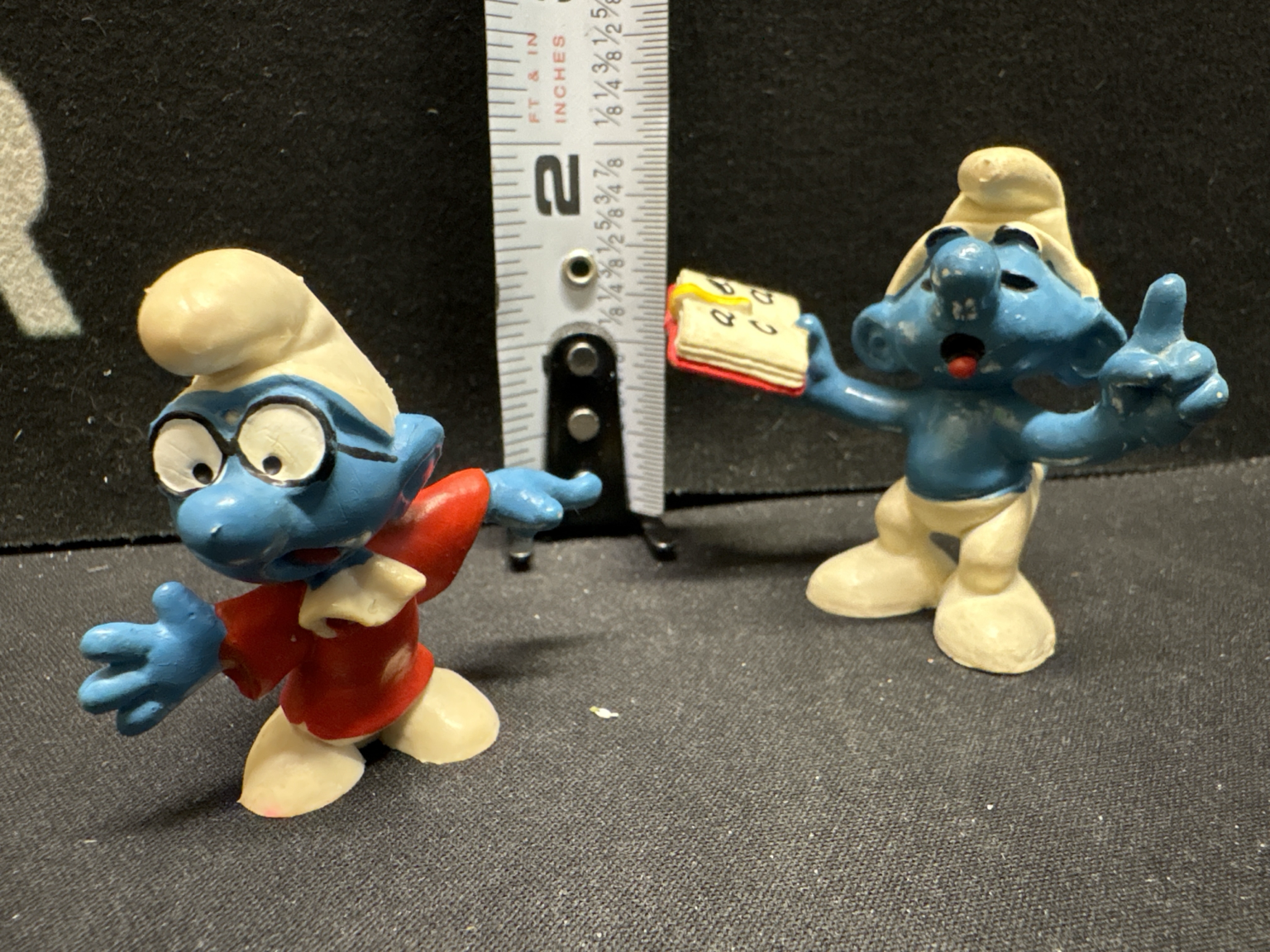 LOT 2026-389 — Lot de 2 figurines Schtroumpfs vintage – Peyo — photo 1