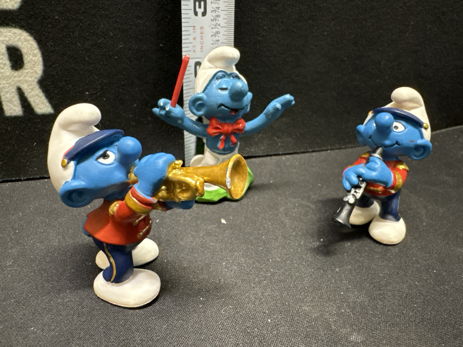 LOT 2026-391 — Lot de 3 figurines Schtroumpfs musiciens – Peyo / Schleich — photo 1