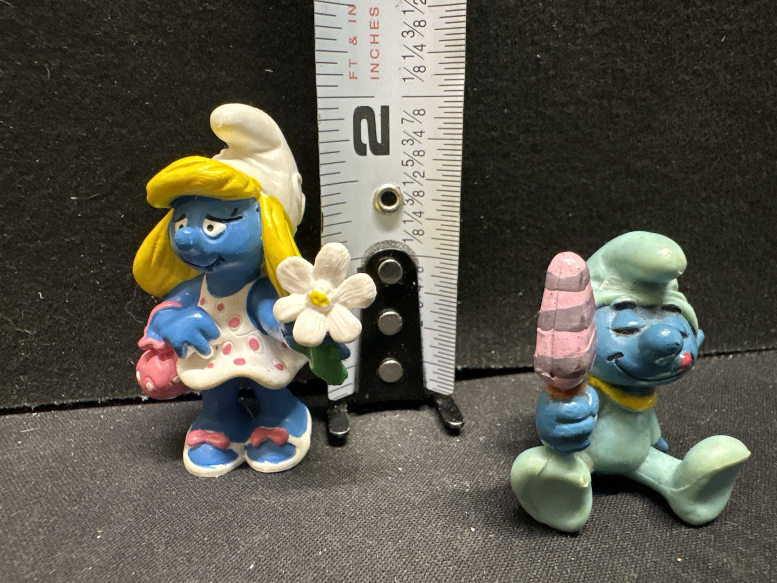 LOT 2026-408 — Ensemble de 2 figurines vintage des Schtroumpfs — photo 1
