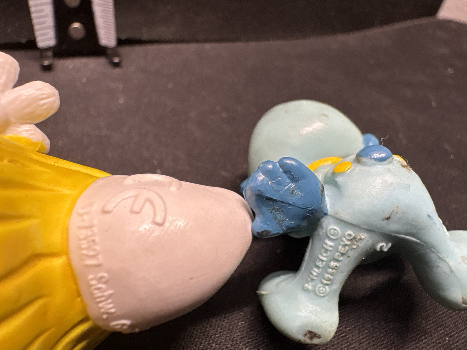 LOT 2026-408 — Ensemble de 2 figurines vintage des Schtroumpfs — photo 2