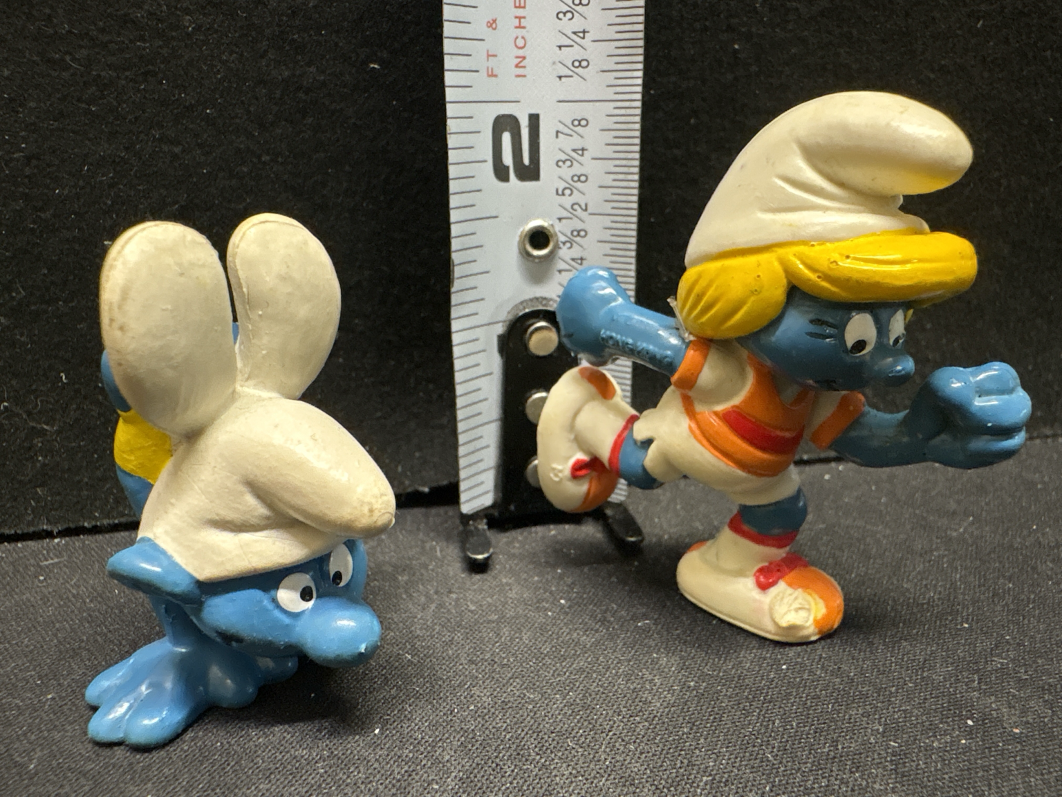 LOT 2026-409 — Ensemble de 2 figurines des Schtroumpfs sportifs — photo 1