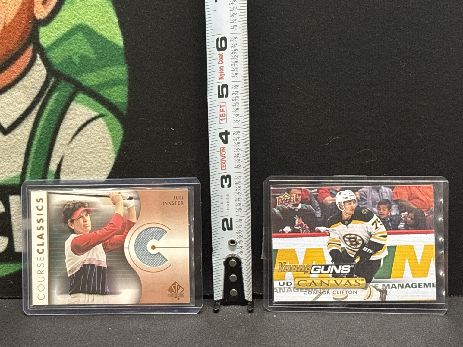 LOT 2026-420 — Deux cartes de collection sportive protégées dans des boîtiers rigides : — photo 1