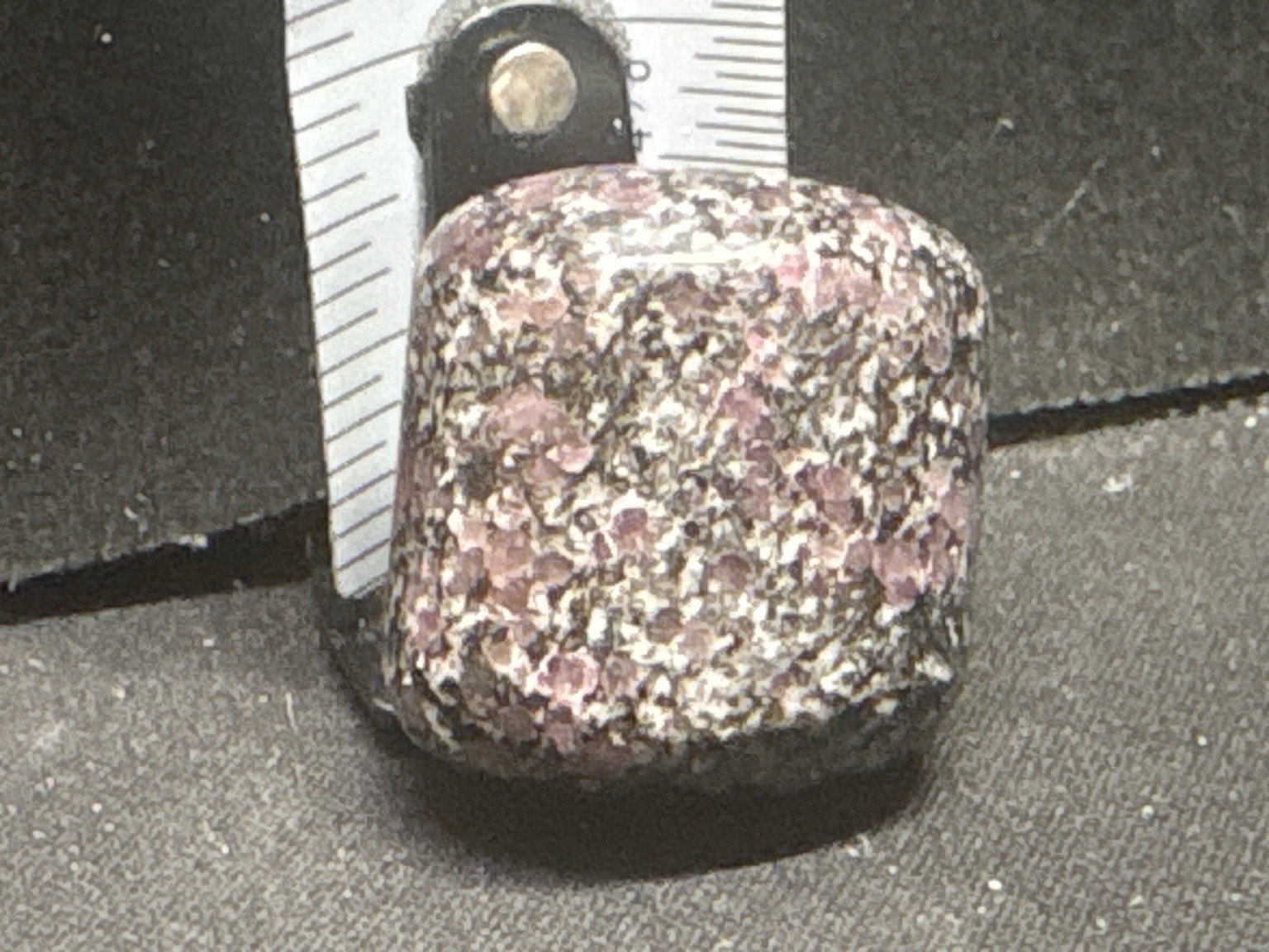 LOT 2026-429 — Pierre polie de forme rectangulaire arrondie, présentant un magnifique mélange… — photo 1