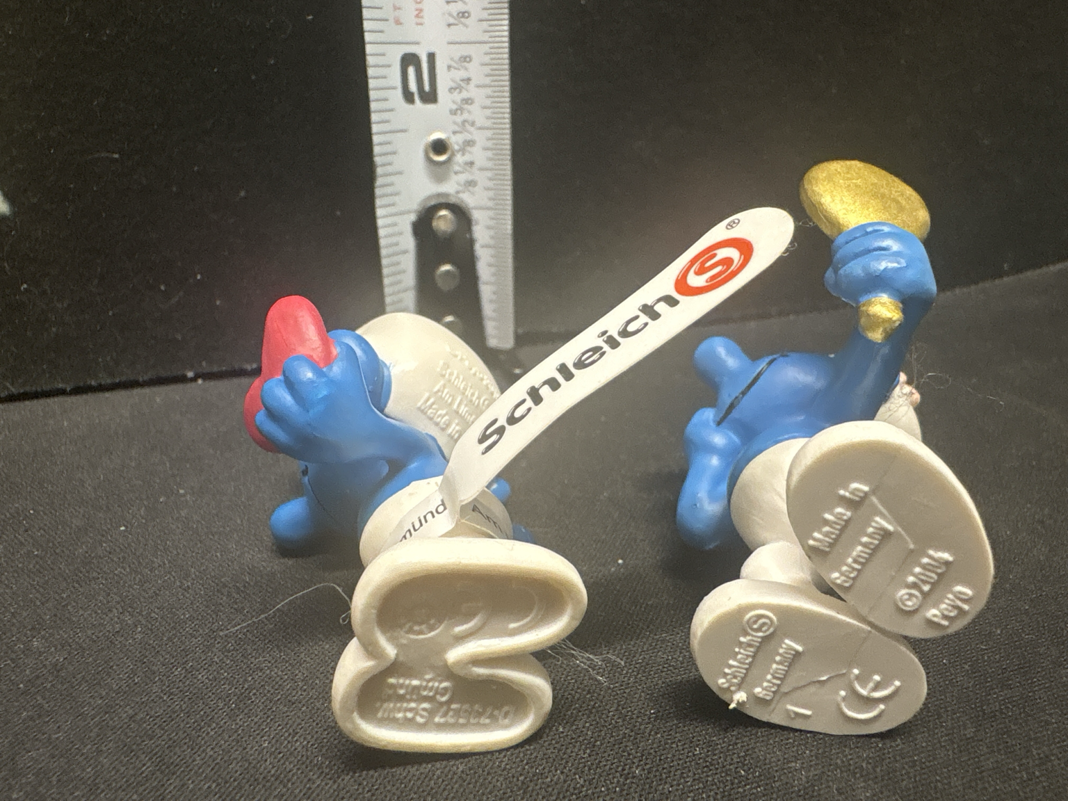 LOT 2026-434 — Deux figurines de collection Les Schtroumpfs par Schleich, fabriquées en… — photo 1