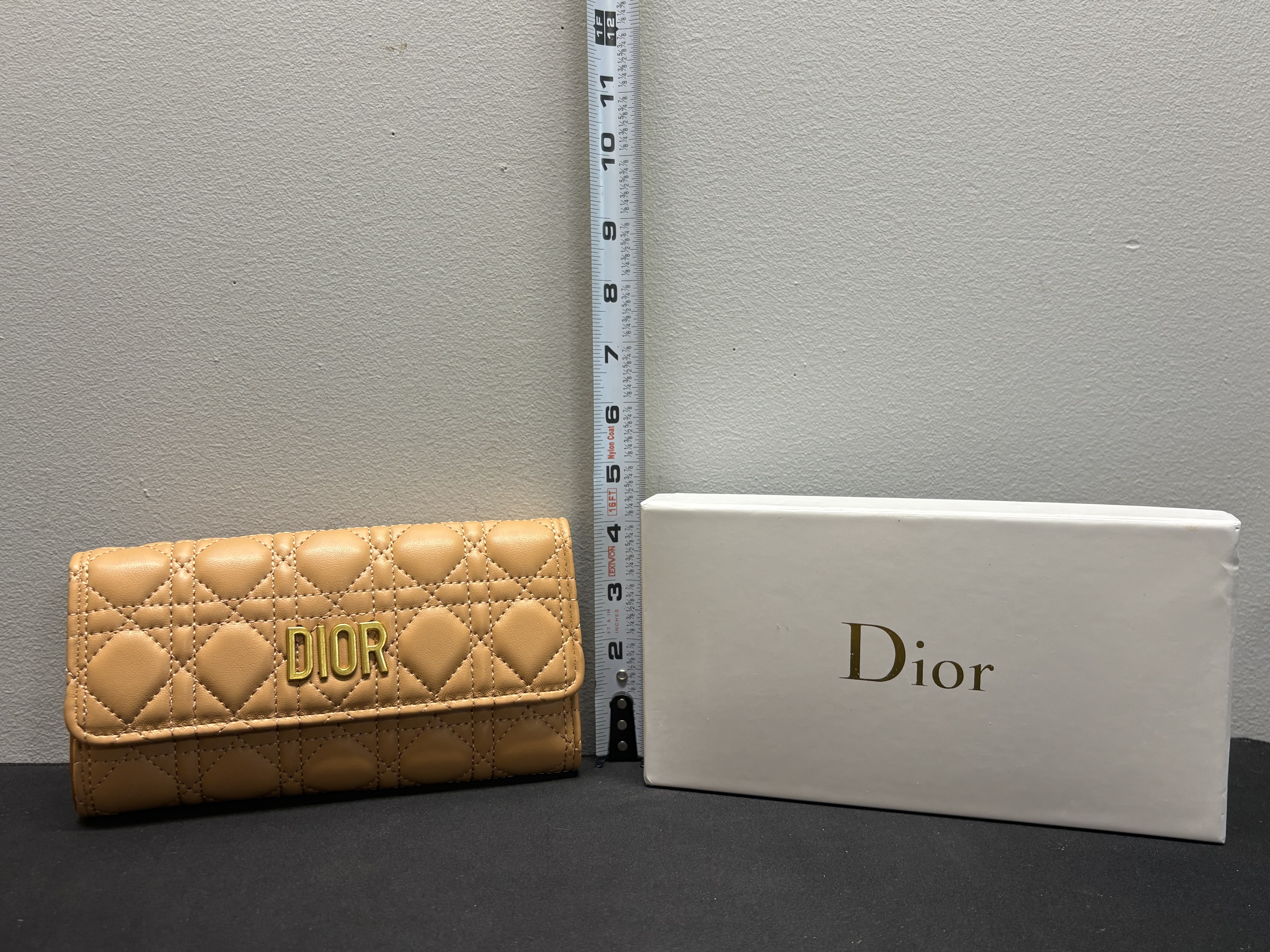 LOT 2026-044 — Portefeuille / sac à chaîne style Dior – Matelassé – Avec boîte — photo 3