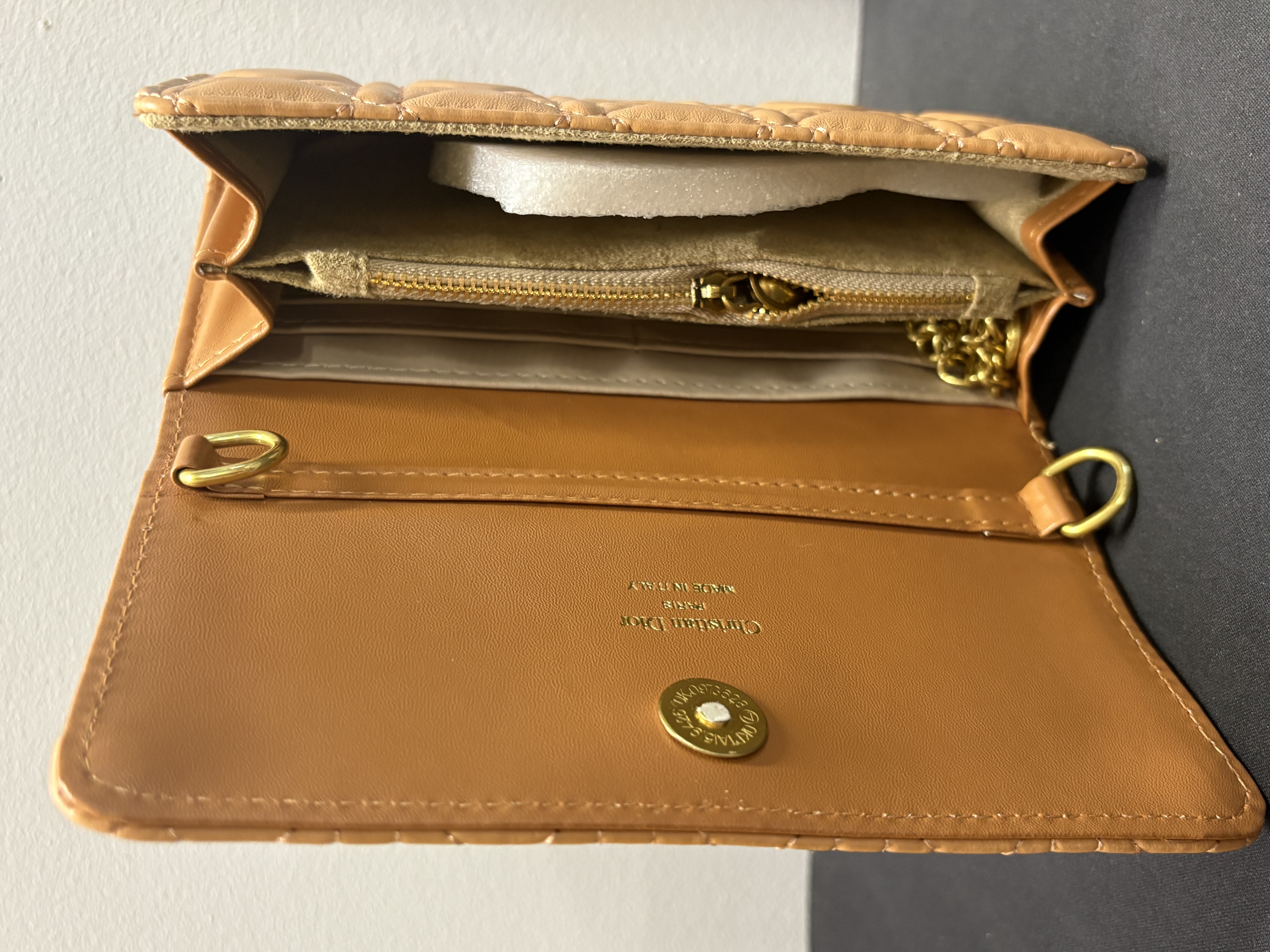 LOT 2026-044 — Portefeuille / sac à chaîne style Dior – Matelassé – Avec boîte — photo 2
