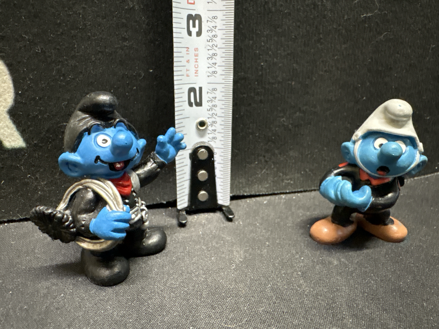 LOT 2026-437 — Deux figurines vintage de collection Les Schtroumpfs : — photo 1