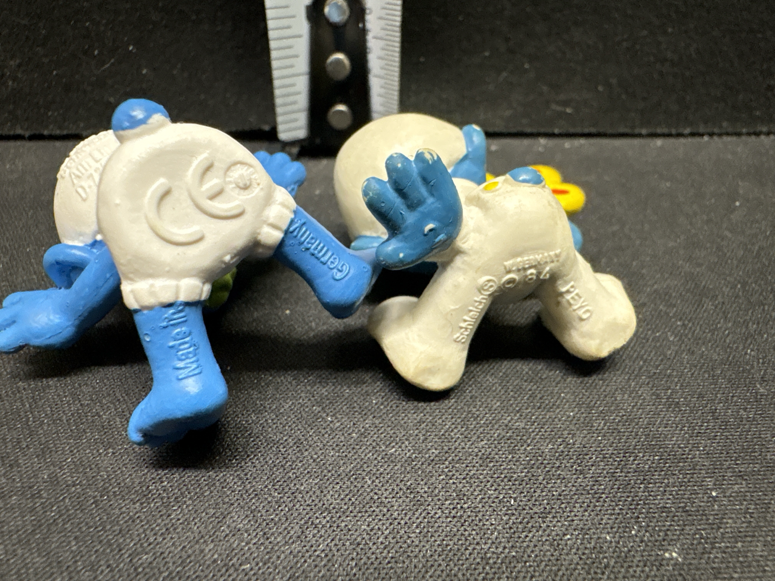 LOT 2026-439 — Deux figurines de collection Bébés Schtroumpfs, marquées Schleich / Peyo : — photo 2