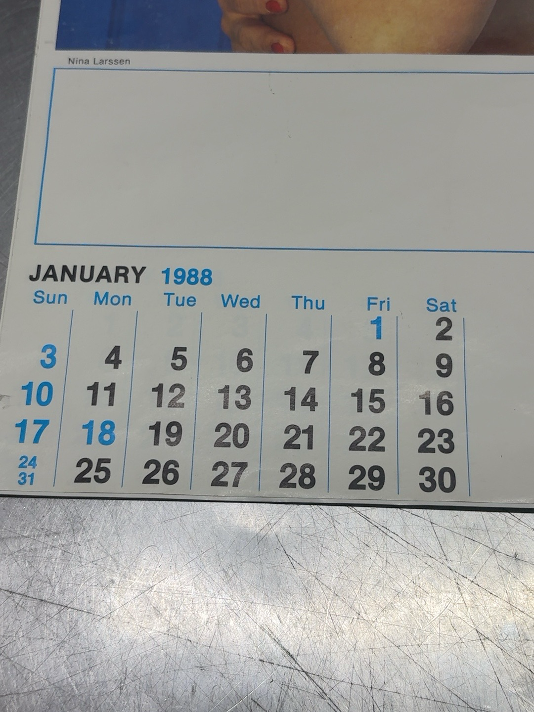 LOT 2026-469 — Calendrier mural vintage Mayfair – 1988, illustré d’une photo glamour de Nina… — photo 2