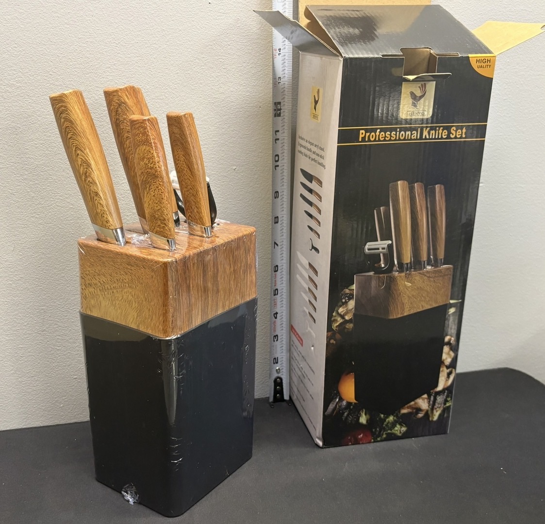 LOT 2026-048 — Ensemble professionnel de couteaux de cuisine HENVO – Avec bloc de rangement — photo 1
