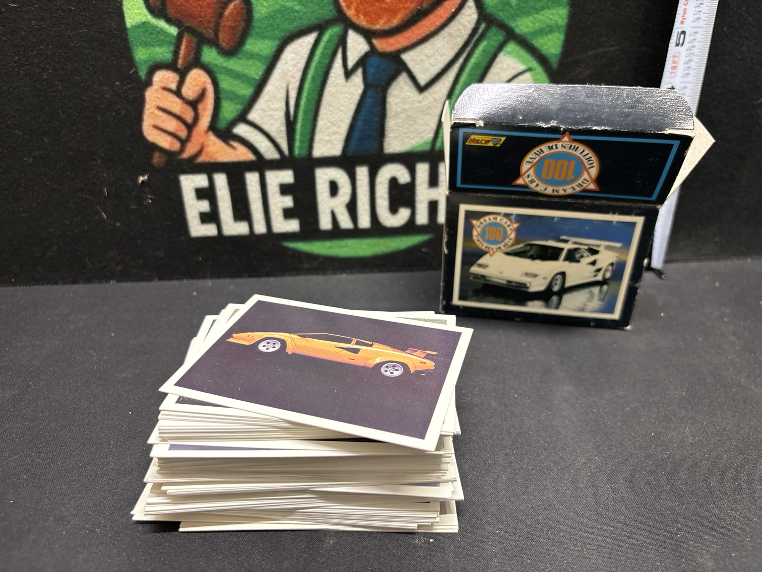 LOT 2026-475 — Lot de plusieurs cartes de collection illustrant des voitures classiques… — photo 1