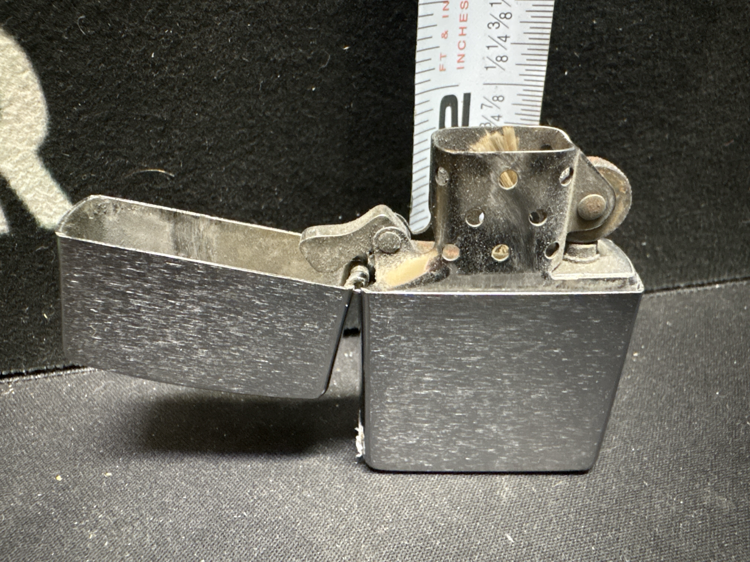 LOT 2026-485 — Briquet Zippo classique en métal, fini argenté brossé — photo 2
