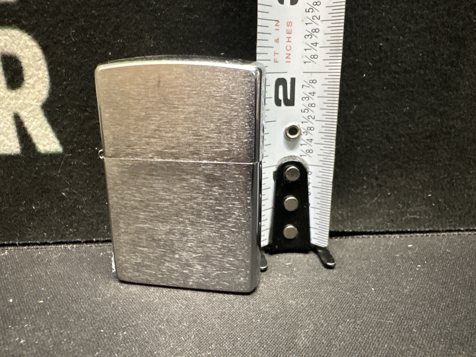 LOT 2026-485 — Briquet Zippo classique en métal, fini argenté brossé — photo 1