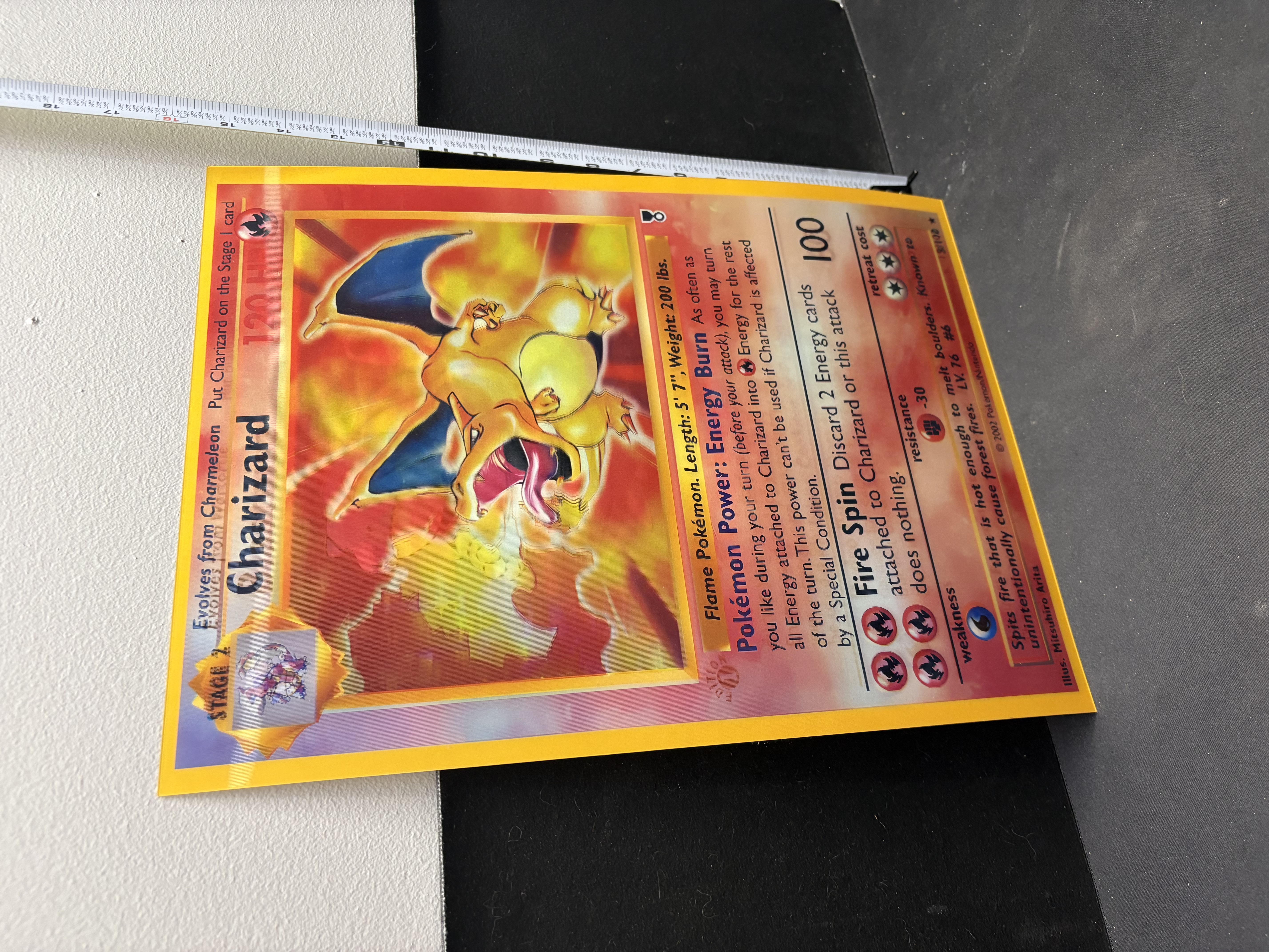LOT 2026-487 — Grande carte décorative Pokémon 3D lenticulaire mettant en vedette Charizard — photo 3