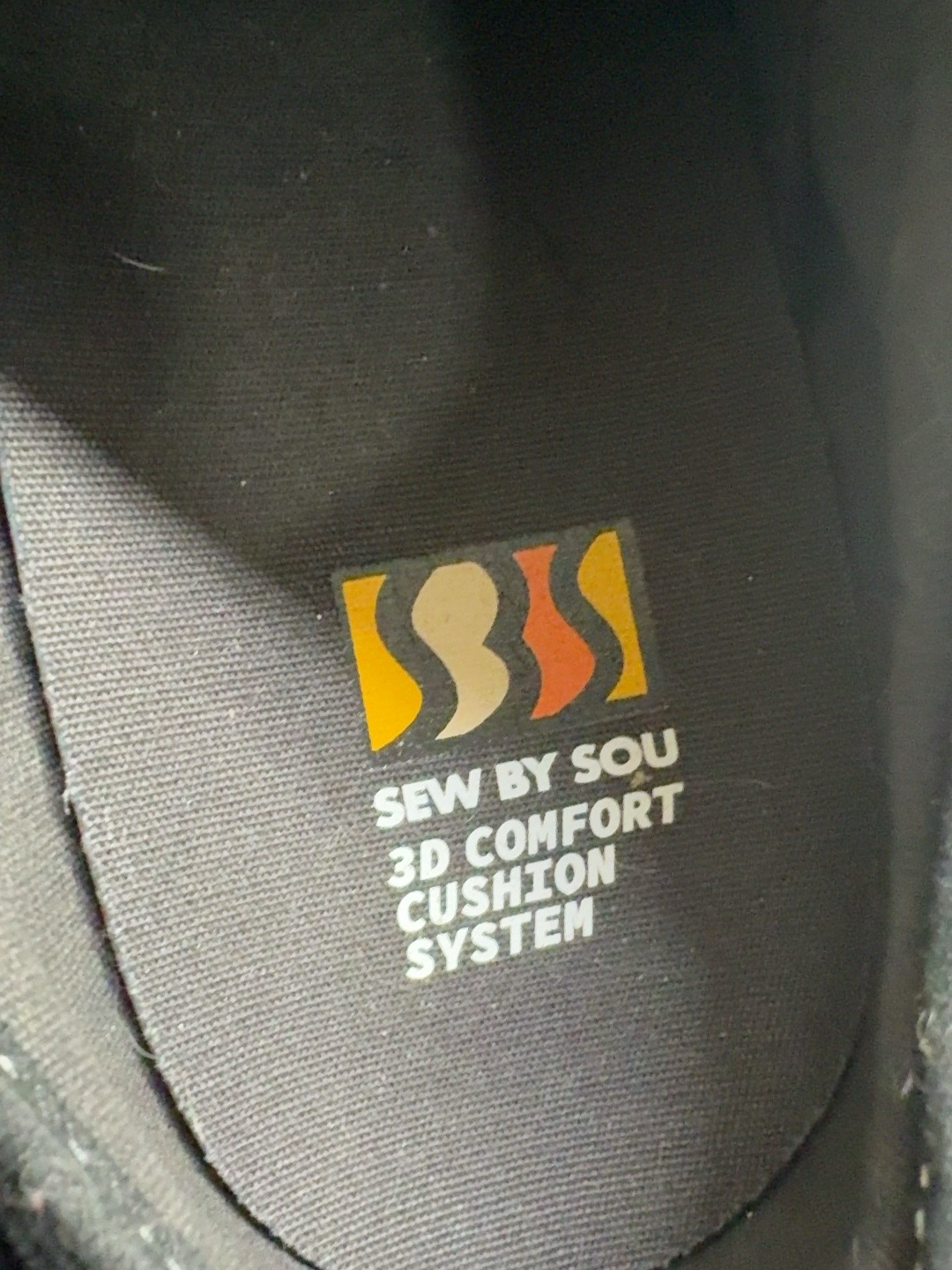 LOT 2026-491 — Paire de chaussures Sew By Sou – modèle SBS-052 “Horus / Skate Eye”, de… — photo 3