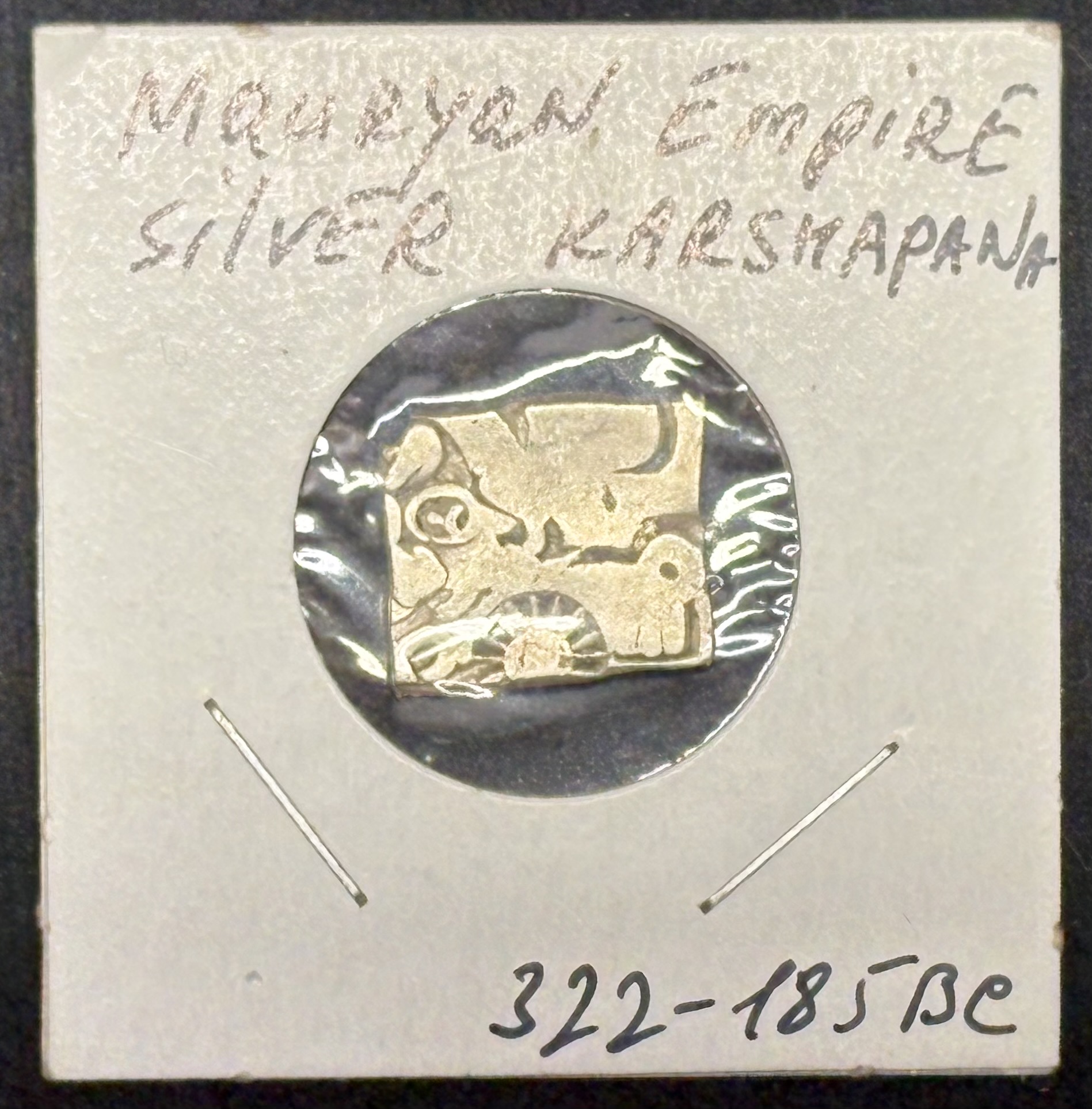 LOT 2026-005 — Miniature en argent sterling représentant l’Empire d’argent de Lars Krapan