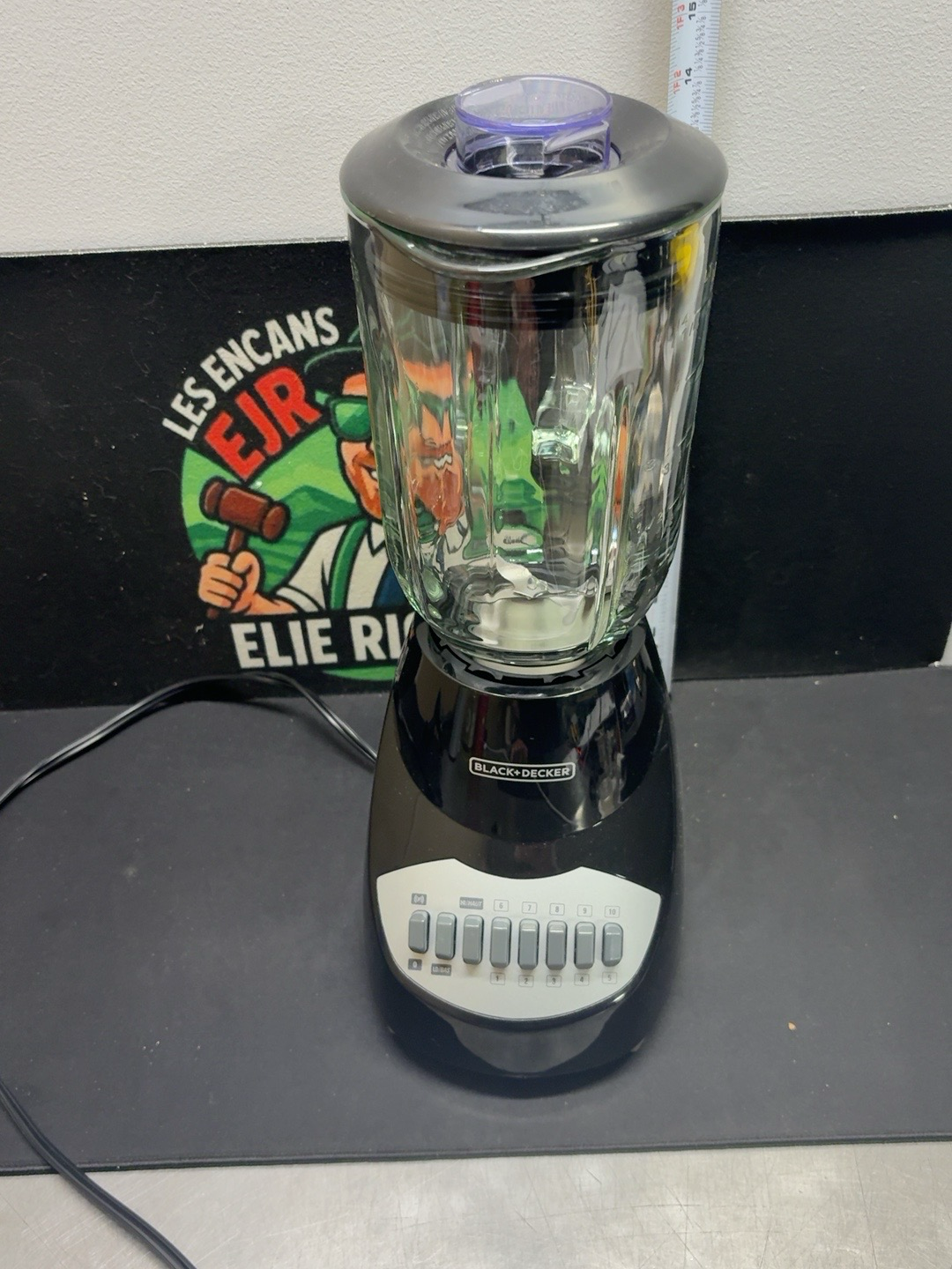 LOT 2026-492 — Mélangeur électrique BLACK+DECKER avec récipient en verre, couvercle et base… — photo 1