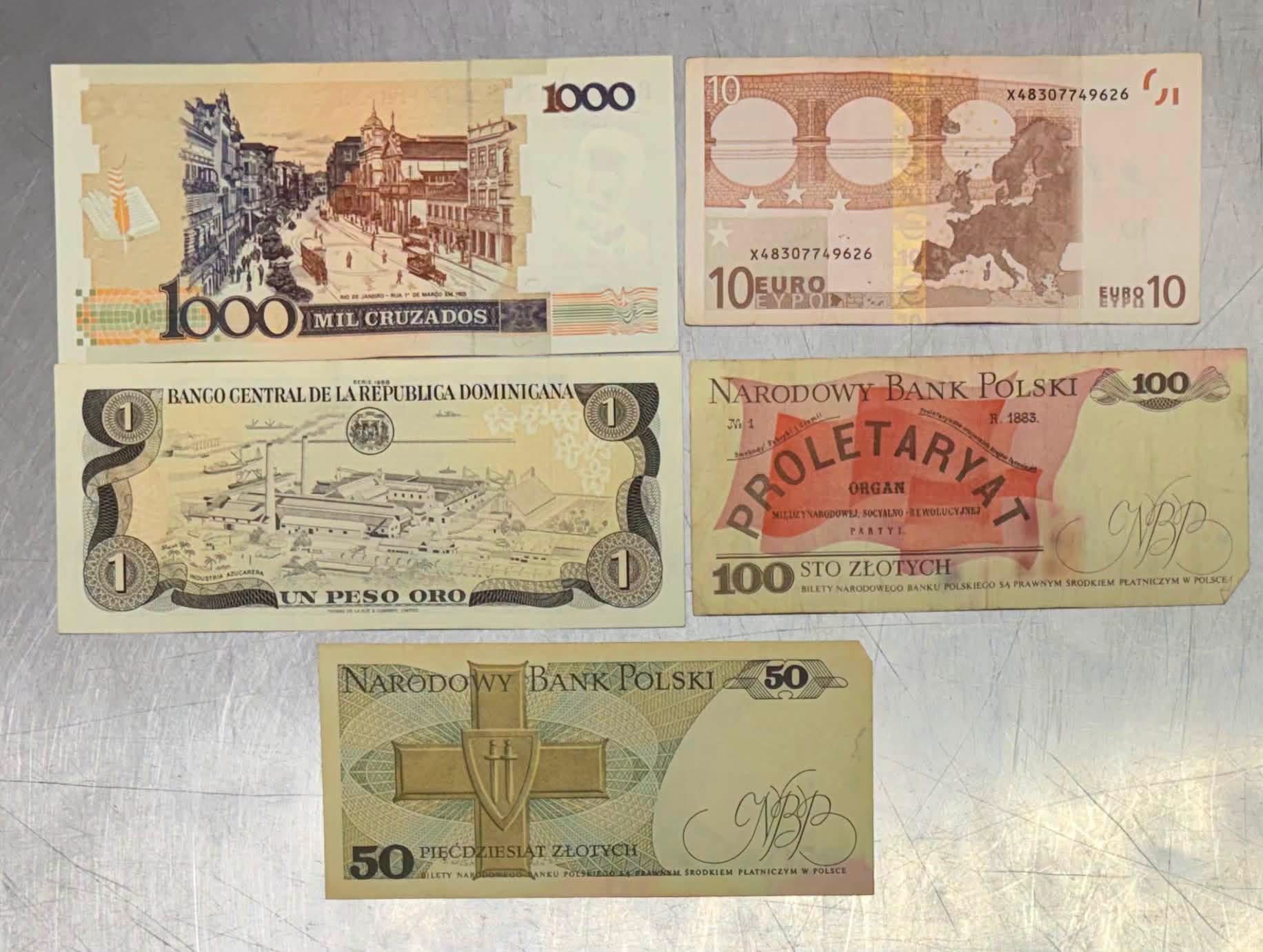 LOT 2026-501 — Lot de 5 billets de banque internationaux provenant de différents pays, vendus… — photo 2