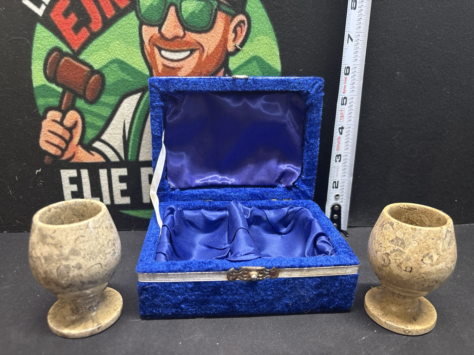 LOT 2026-505 — Ensemble de 2 petits verres/gobelets sur pied en pierre naturelle, de couleur… — photo 2