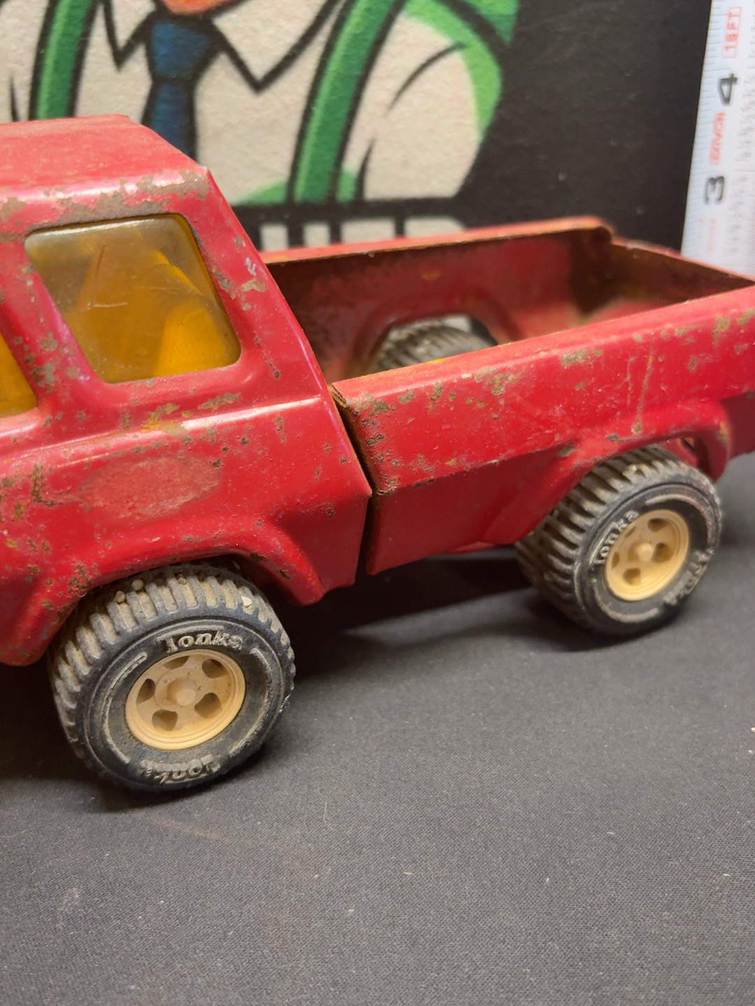 LOT 2026-508 — Ancien camion jouet Tonka rouge de type camionnette/pick-up, avec carrosserie… — photo 3