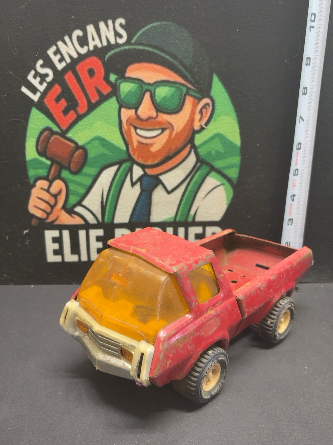 LOT 2026-508 — Ancien camion jouet Tonka rouge de type camionnette/pick-up, avec carrosserie… — photo 1