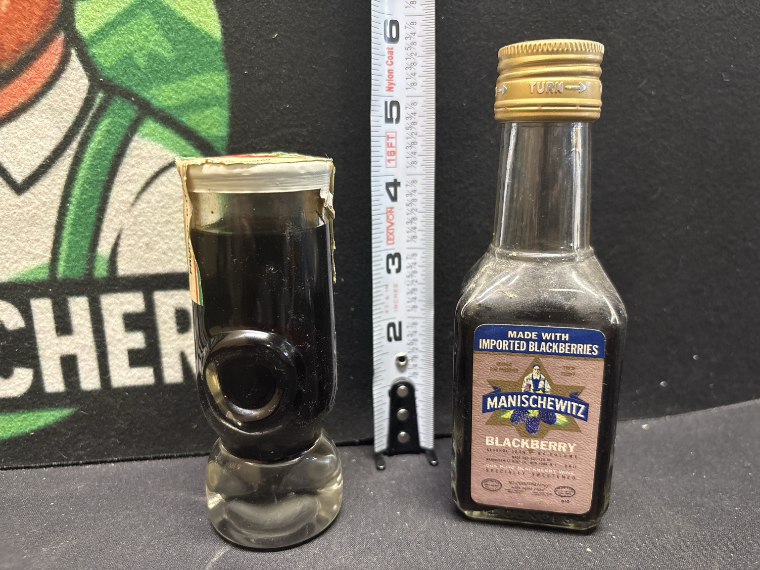 LOT 2026-511 — Lot de 2 petites bouteilles miniatures d’alcool de collection, anciennes, avec… — photo 1