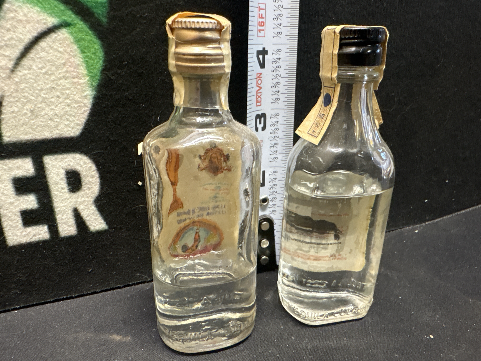 LOT 2026-512 — Lot de 2 petites bouteilles miniatures de tequila anciennes, scellées, avec… — photo 2