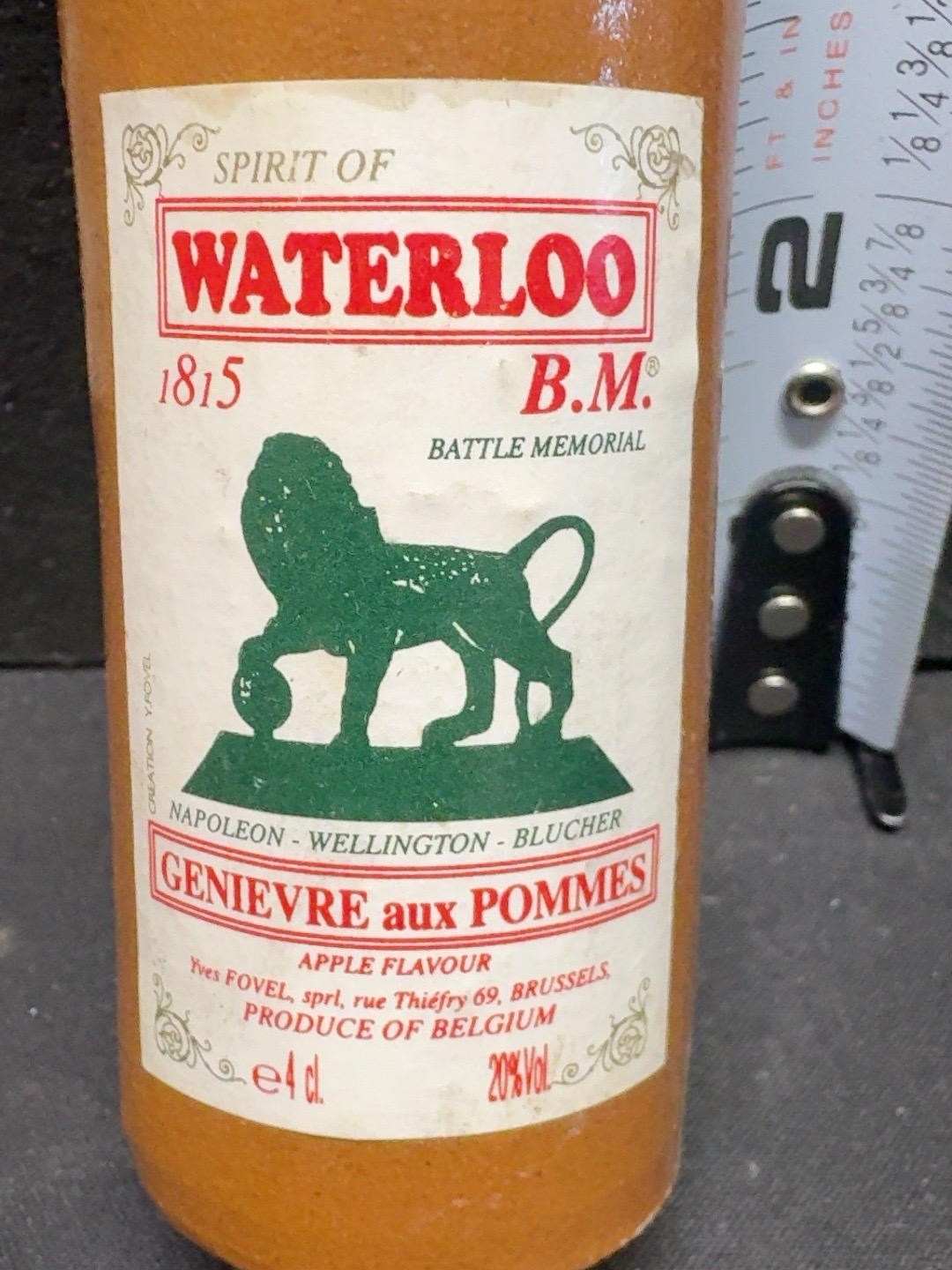 LOT 2026-514 — Petite bouteille miniature ancienne Spirit of Waterloo – Genièvre aux Pommes… — photo 2