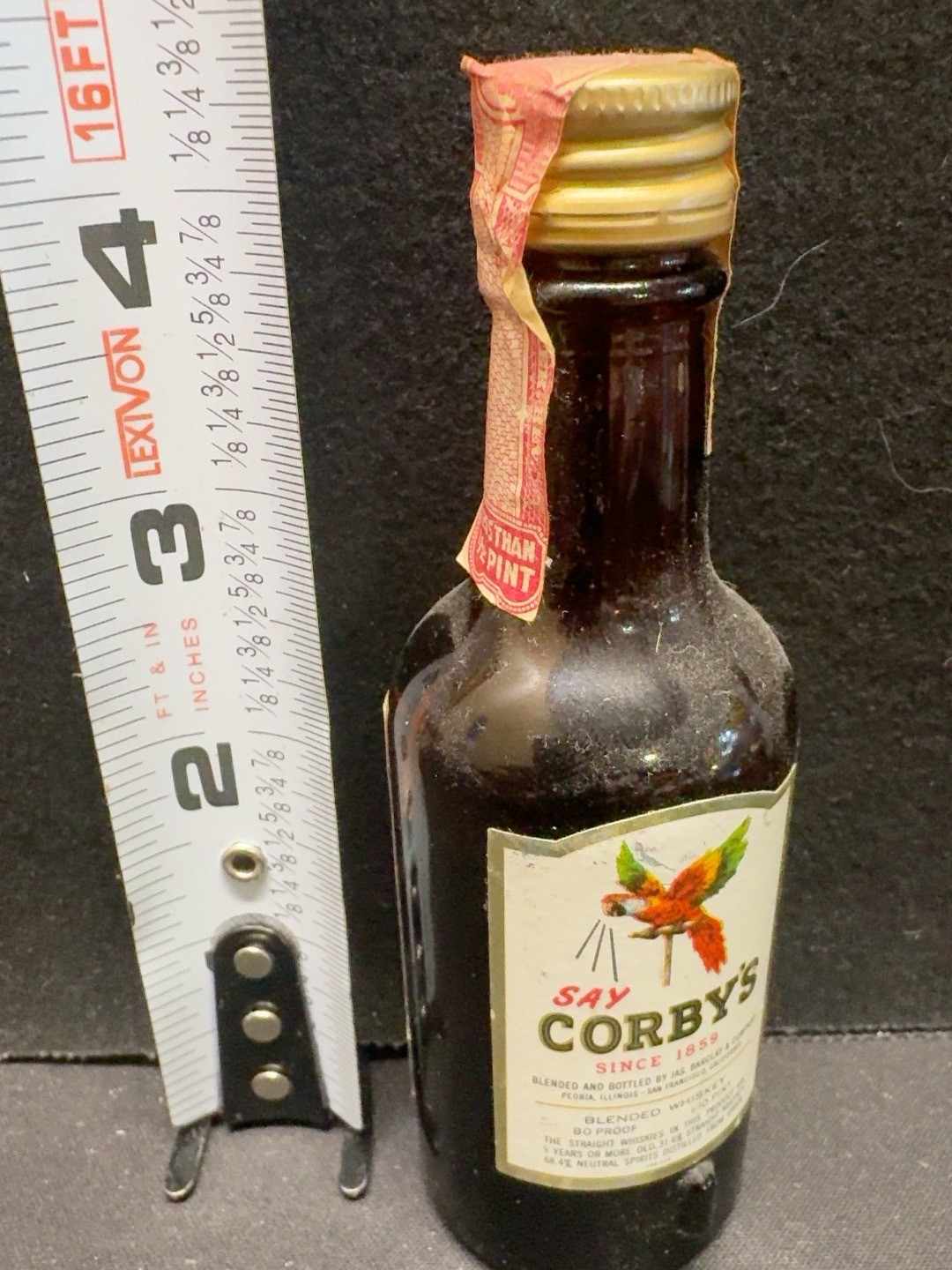 LOT 2026-516 — Petite bouteille miniature ancienne Corby’s Reserve Blended Whisky, avec sceau… — photo 2