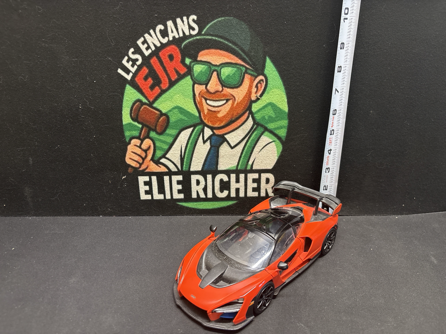 LOT 2026-520 — Voiture miniature de collection McLaren Senna rouge avec accents noirs effet… — photo 2