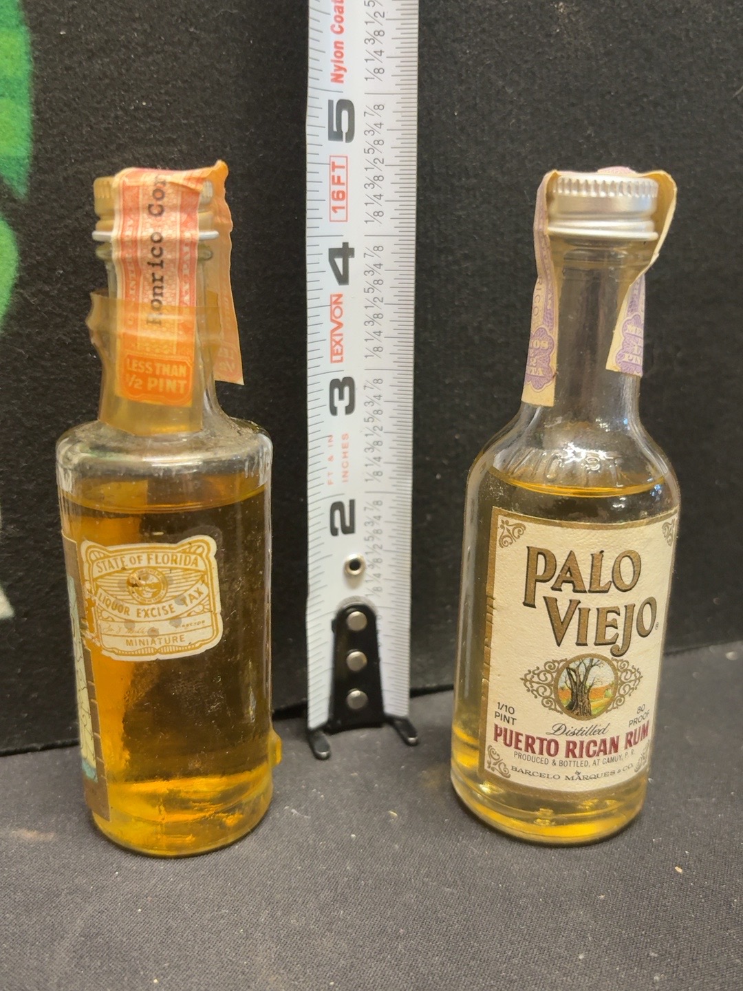 LOT 2026-521 — Ensemble de 2 petites bouteilles miniatures anciennes de rhum portoricain… — photo 4