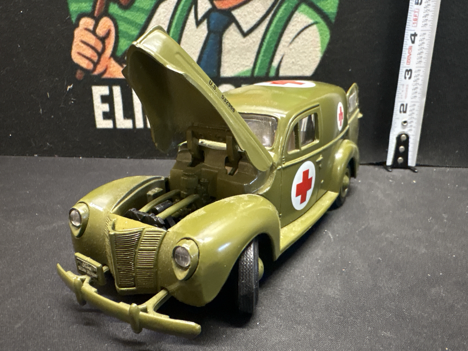 LOT 2026-524 — Camionnette militaire miniature Ford Sedan Delivery 1940 de l’armée… — photo 1