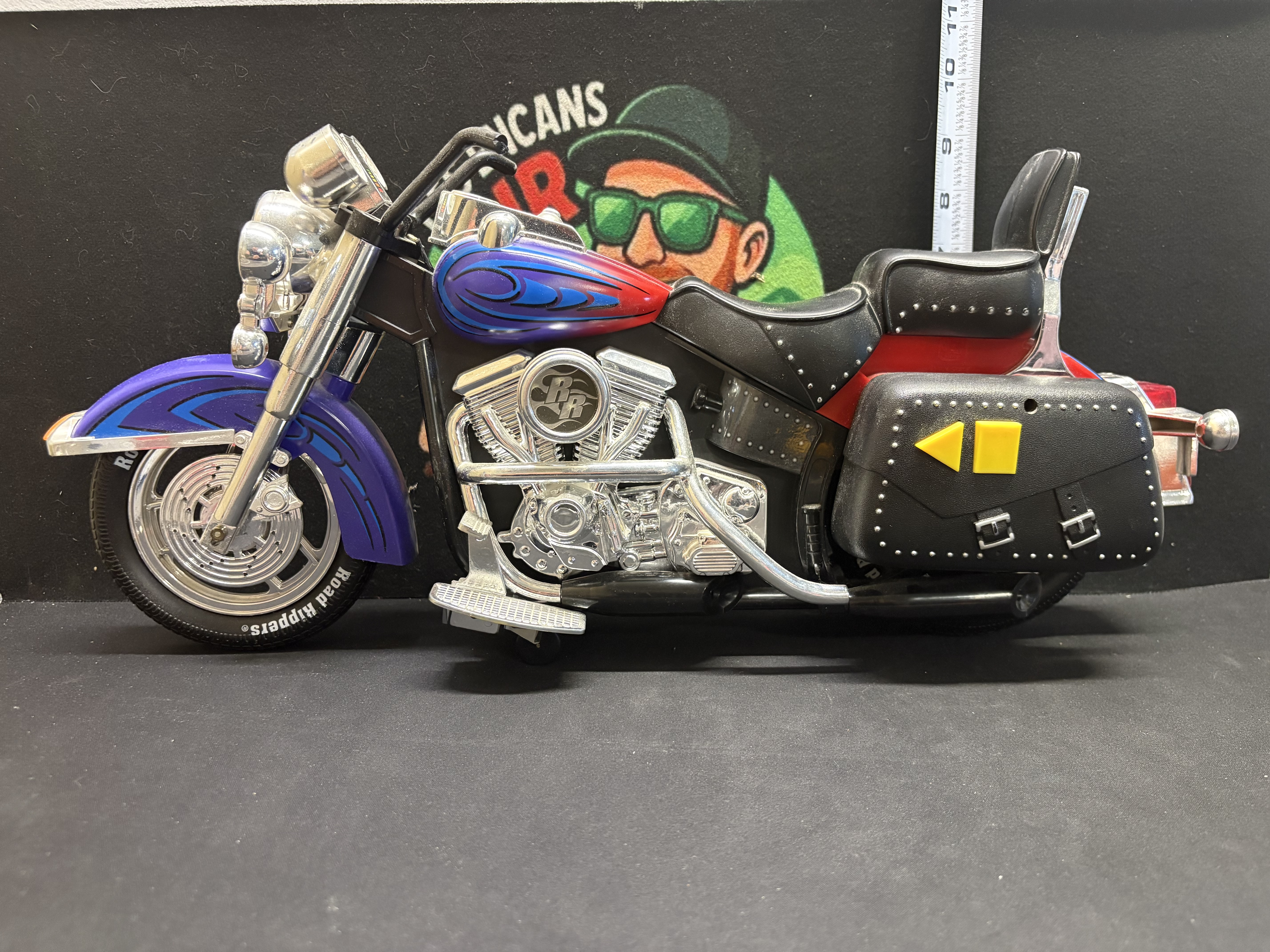 LOT 2026-527 — Grande moto jouet Road Rippers au style chopper, avec détails chromés… — photo 1