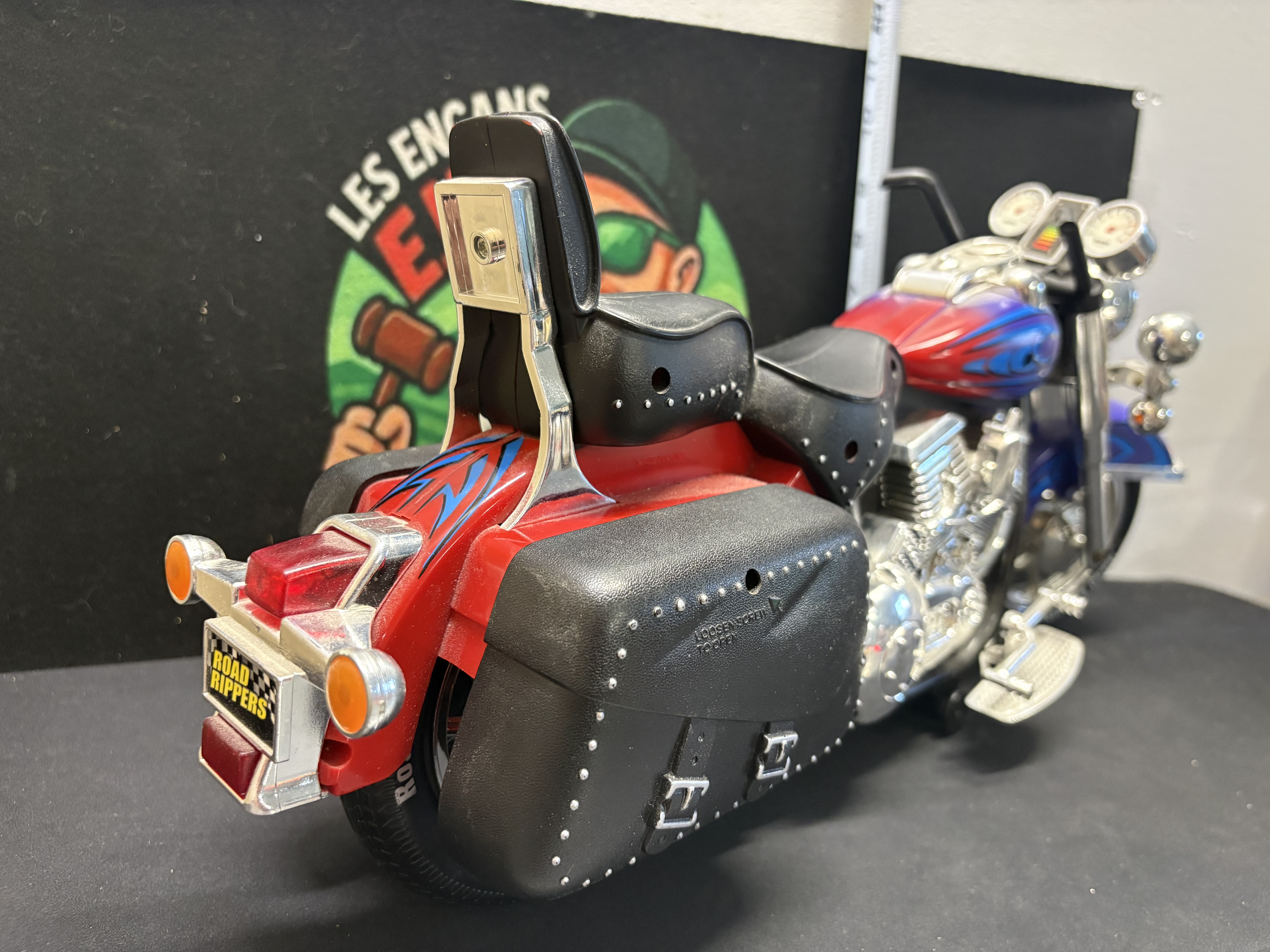 LOT 2026-527 — Grande moto jouet Road Rippers au style chopper, avec détails chromés… — photo 4