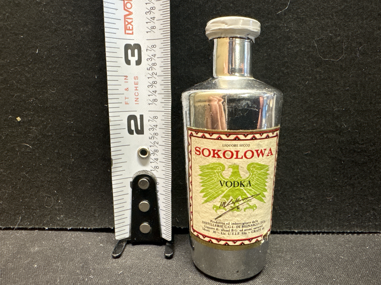 LOT 2026-529 — Petite bouteille miniature vintage de vodka Sokolowa, produite et embouteillée… — photo 1