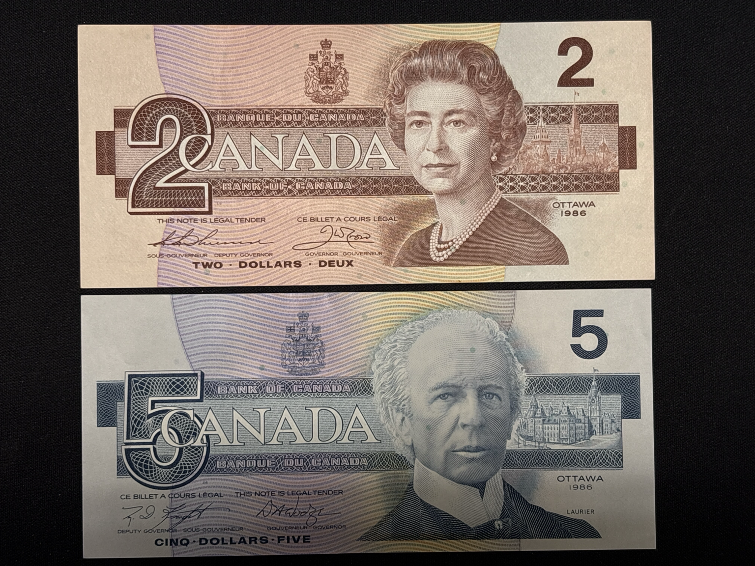 LOT 2026-534 — Ensemble de deux billets canadiens de la série 1986 : un billet de 2 $… — photo 1
