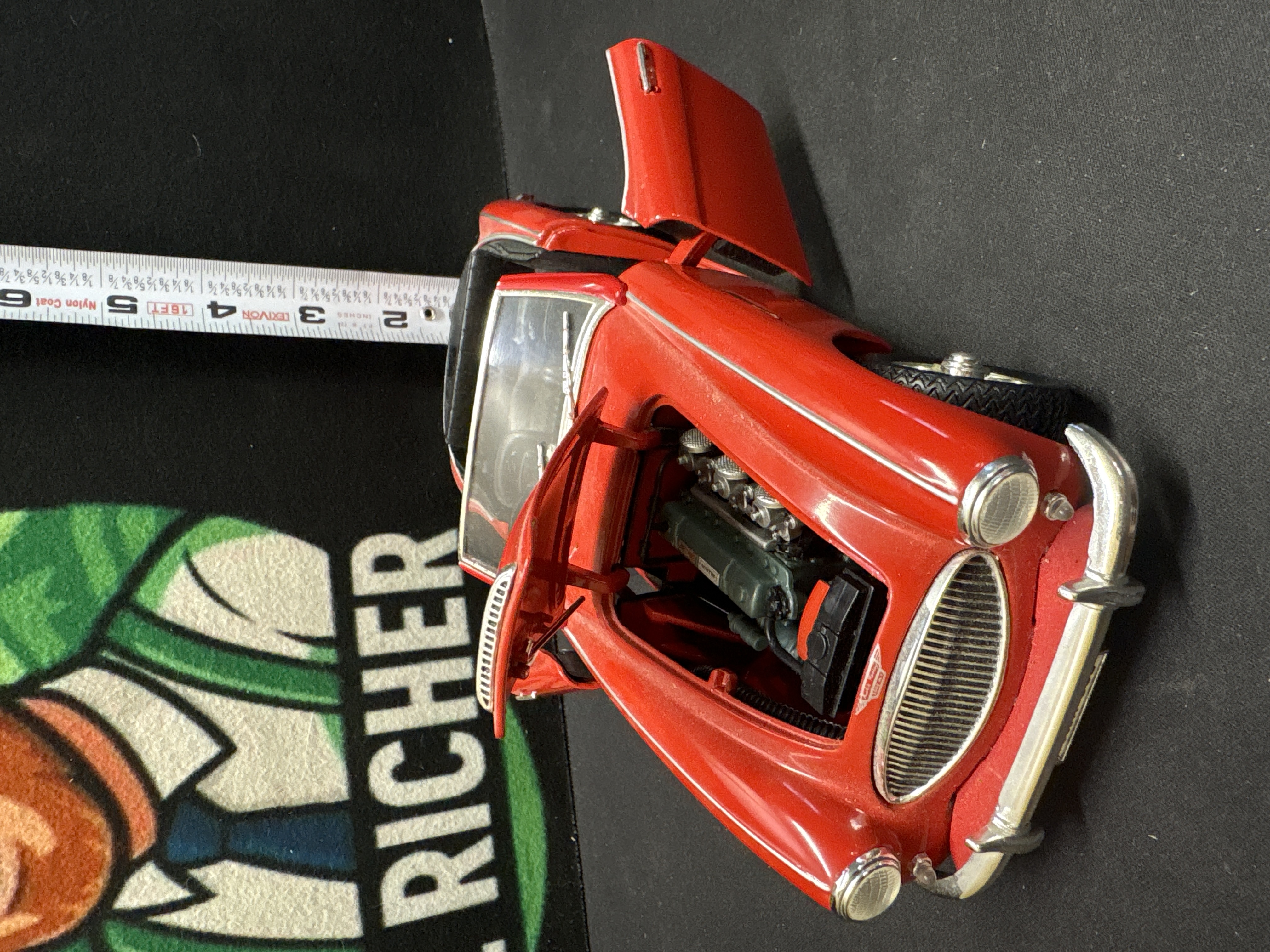 LOT 2026-539 — Beau modèle réduit ERTL d’une Austin Healey 1961, à l’échelle 1/18, en rouge… — photo 2
