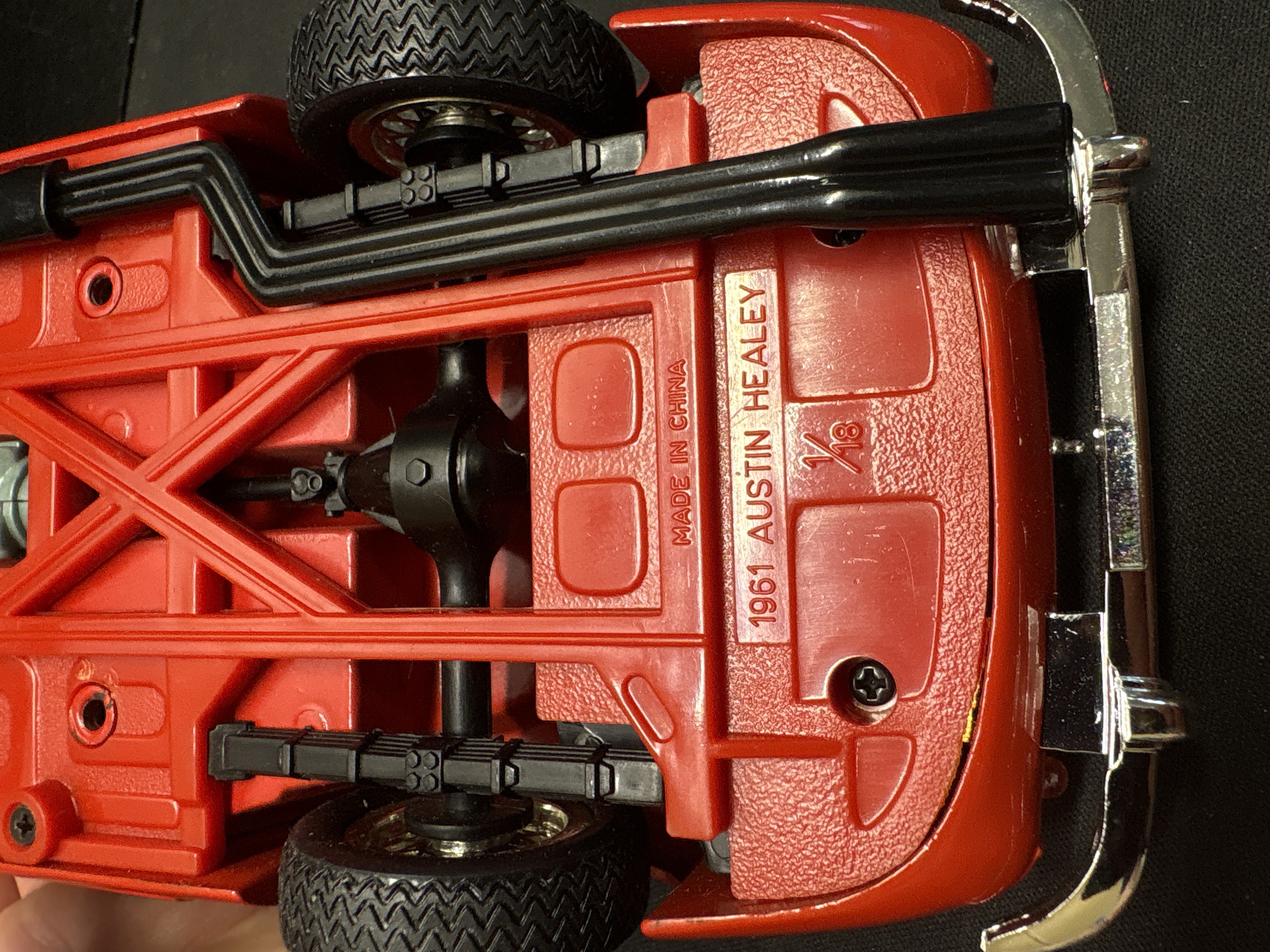 LOT 2026-539 — Beau modèle réduit ERTL d’une Austin Healey 1961, à l’échelle 1/18, en rouge… — photo 6