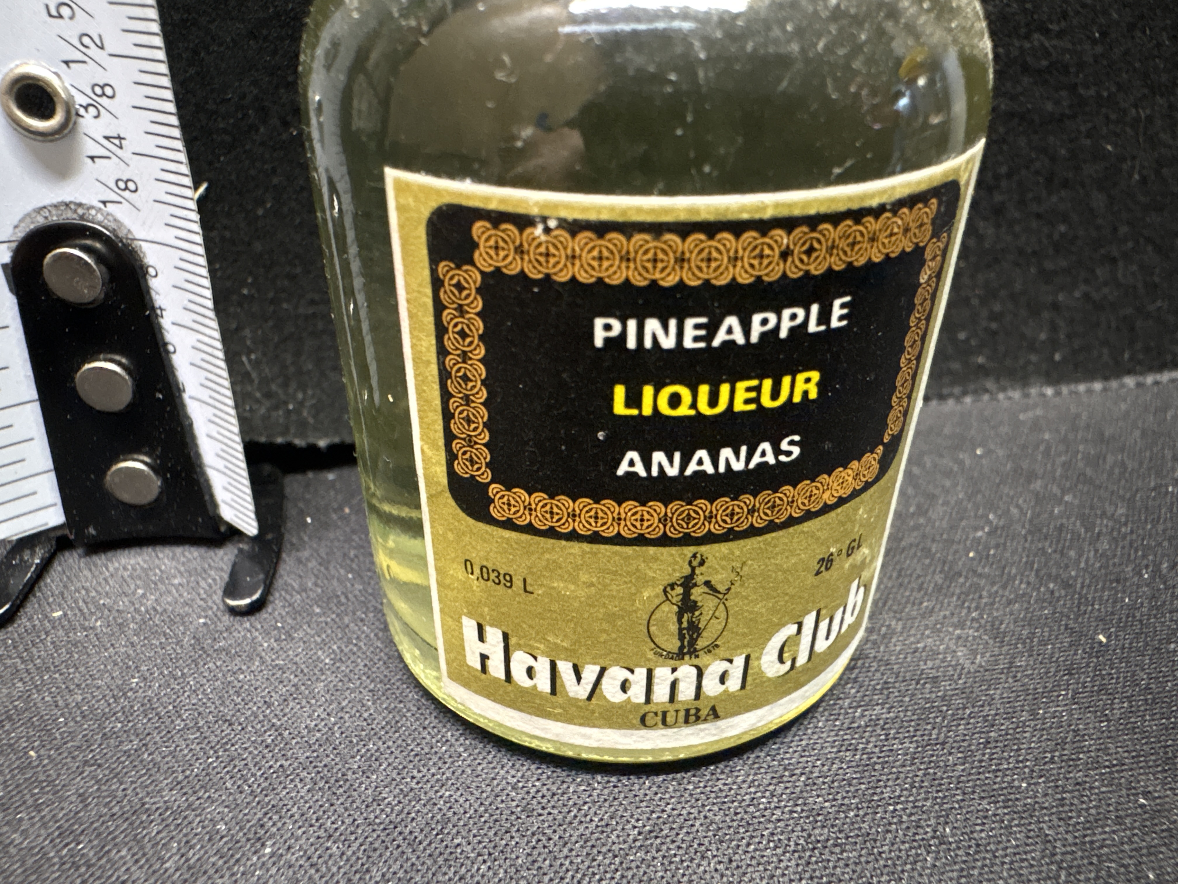 LOT 2026-540 — Petite bouteille miniature de liqueur d’ananas Havana Club, Cuba, d’une… — photo 2