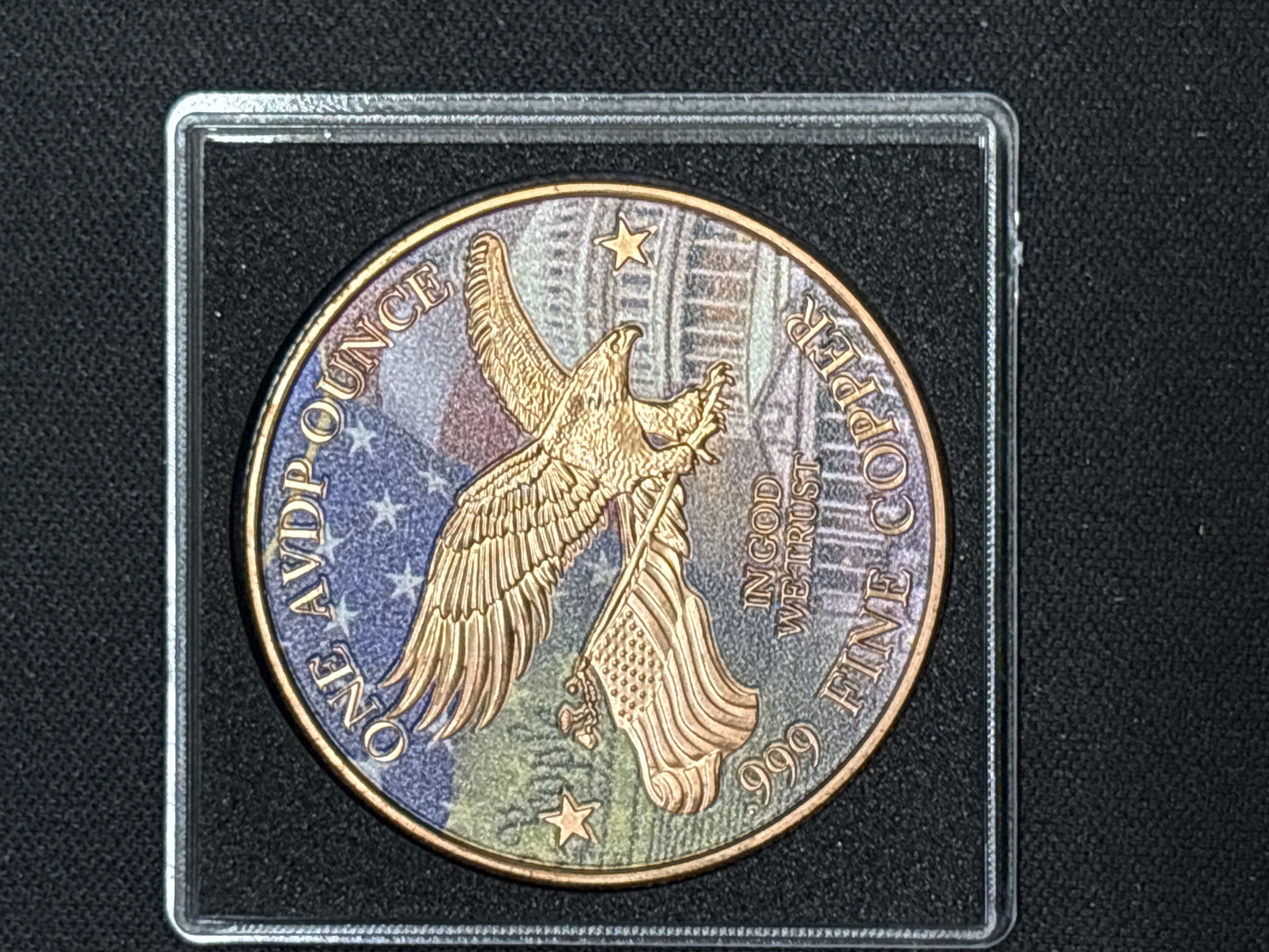 LOT 2026-543 — Médaille commémorative colorisée en cuivre fin, avec détails dorés, bleus… — photo 1