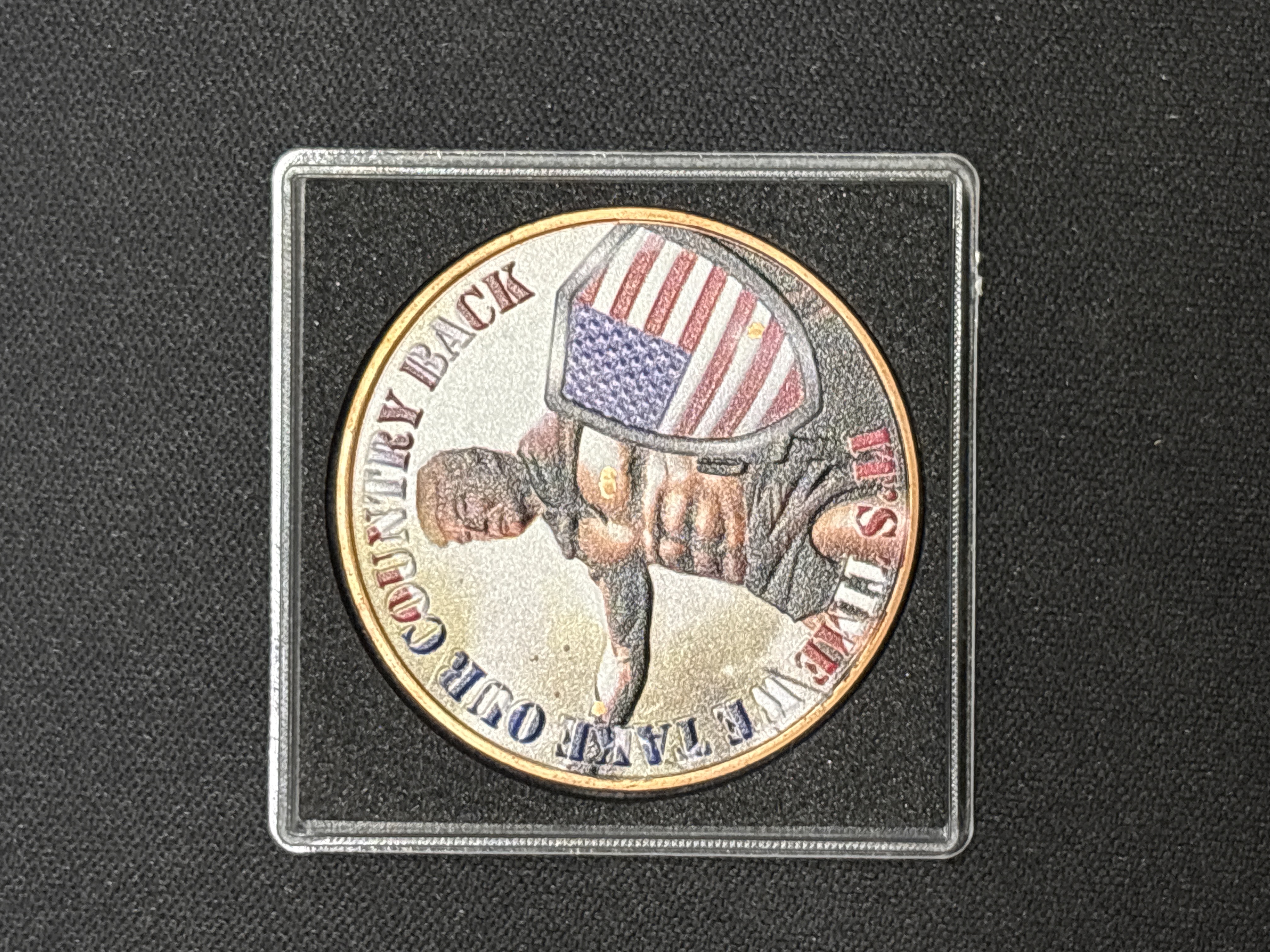 LOT 2026-543 — Médaille commémorative colorisée en cuivre fin, avec détails dorés, bleus… — photo 2